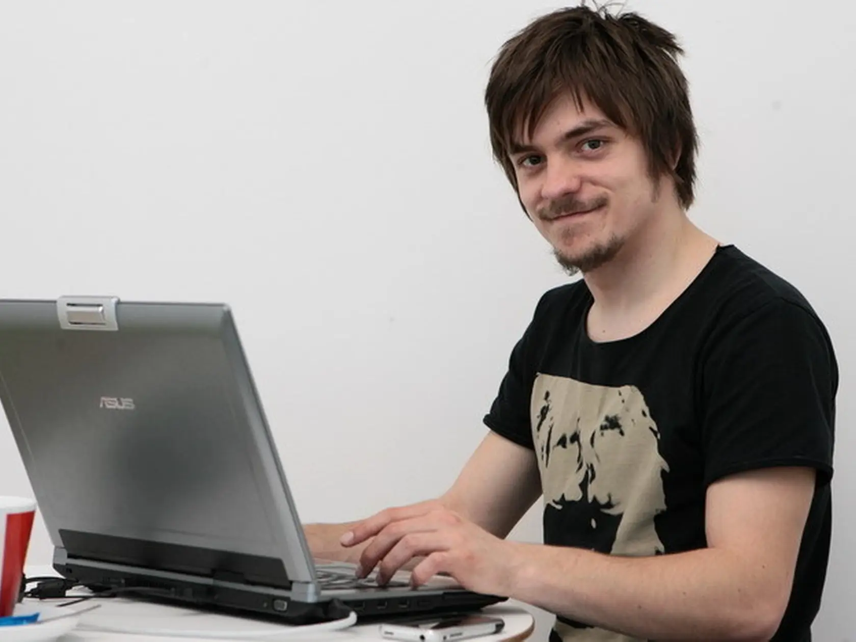 Herec Jiří Mádl na online rozhovore pre Čas.sk.
