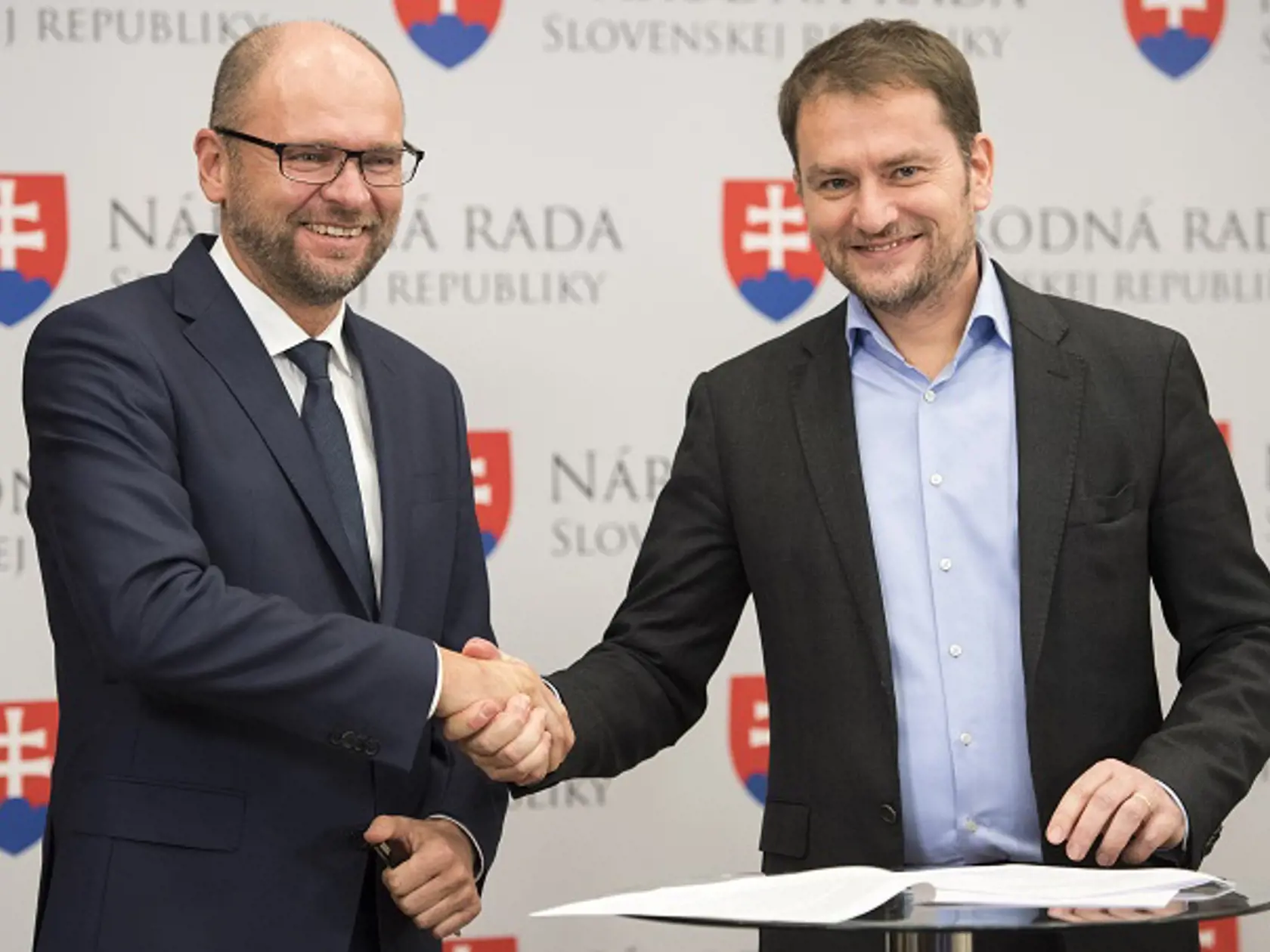 Na snímke zľava Richard Sulík (SaS) a Igor Matovič (OĽaNO-NOVA) počas brífingu s novinármi na tému Spoločný postup opozície v komunálnych voľbách v piatok 9. februára 2018 v Bratislave.