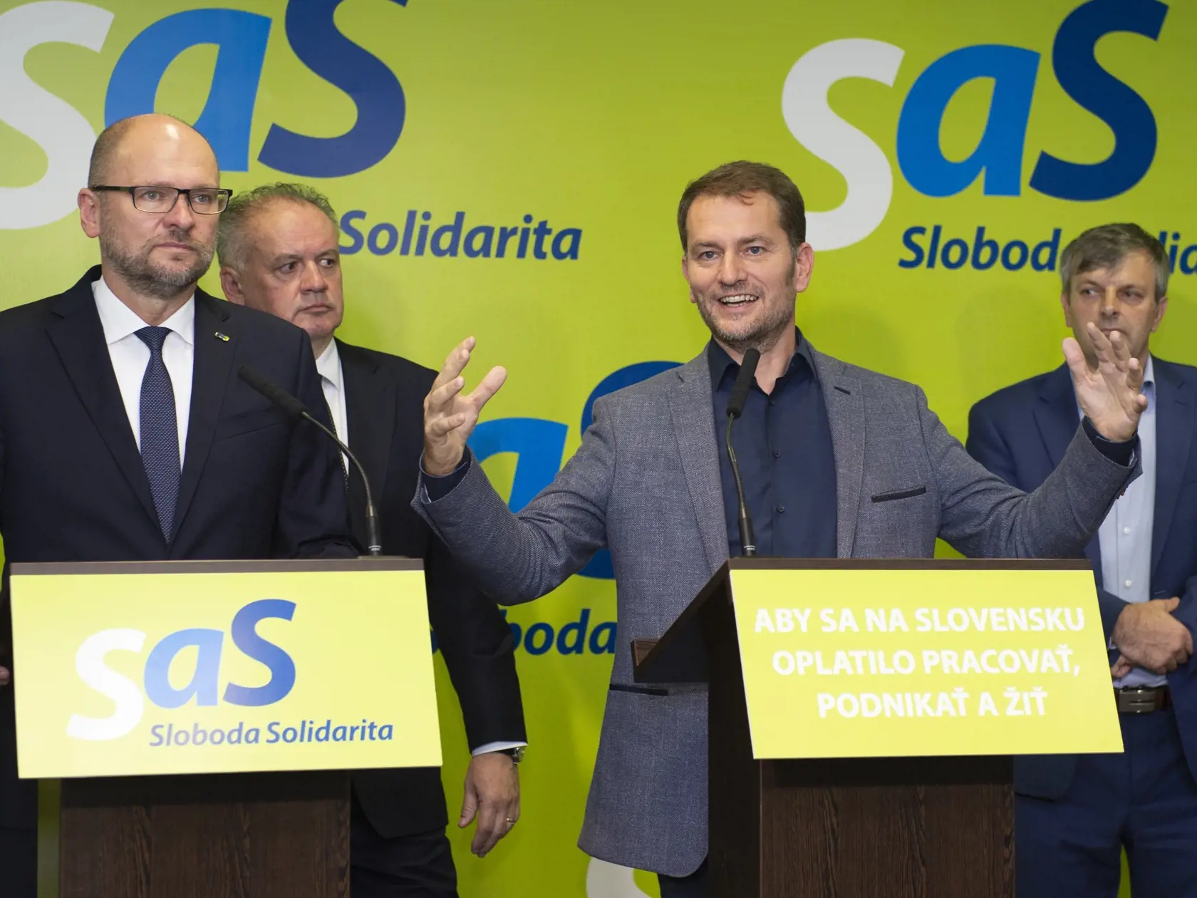 Na snímke zľava predseda strany SaS Richard Sulík, predseda strany  Za ľudí Andrej Kiska, predseda hnutia OĽaNO Igor Matovič a poslanec Igor Janckulík (KDH) počas brífingu predsedov strán demokratickej opozície v priestoroch SaS 21. októbra 2019 v Bratislave.