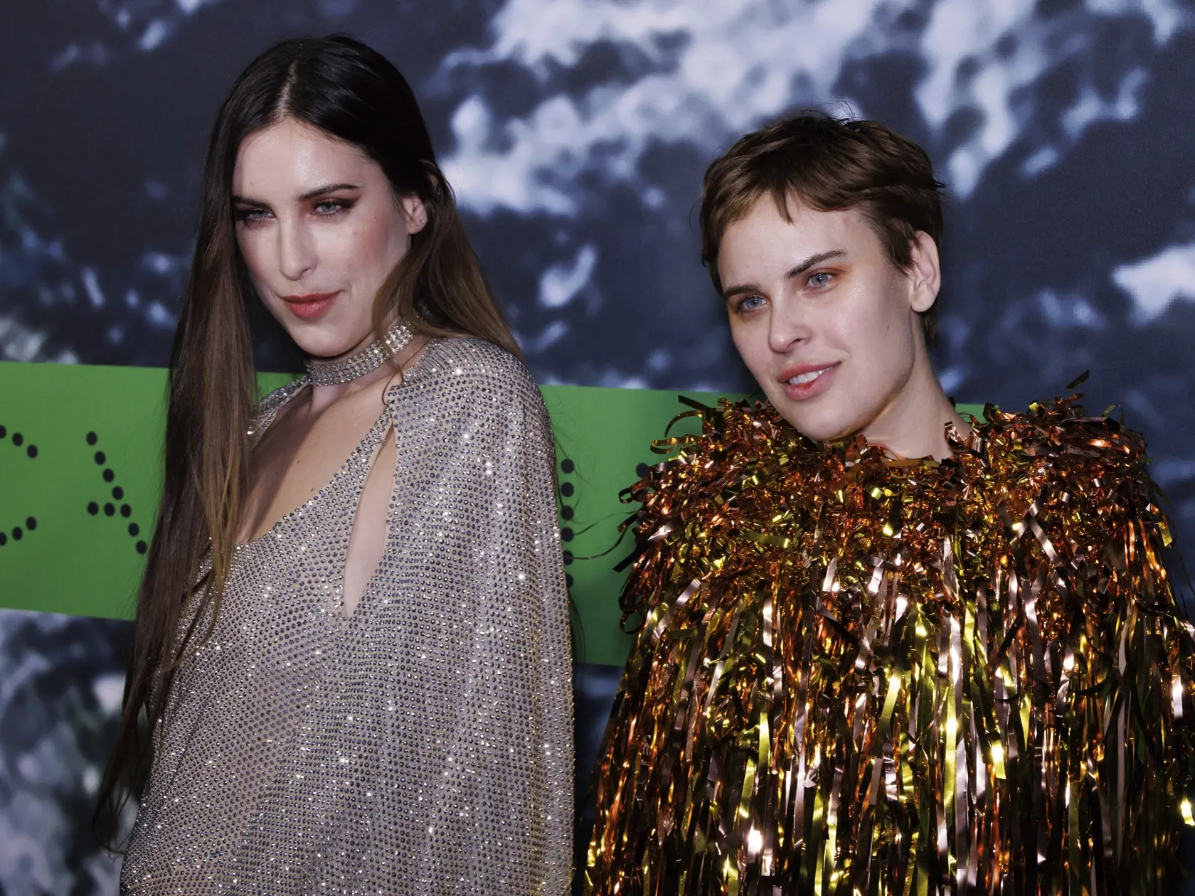 EBE 15 Los Angeles - Na snímke dcéry amerických hercov Bruce Willisa a Demi Moorovej Scout, zľava LaRue Willisová a Tallulah Willisová prichádzajú na podujatie britskej módnej návrhárky Stelly McCartneyovej pod názvom X Adidas Event v  Jim Henson Studios v americkom Los Angeles v noci na 3. februára 2023. FOTO TASR/AP

Scout LaRue Willis, left and Tallulah Willis arrive at the Stella McCartney X Adidas Event on Thursday, Feb. 2, 2023, at the Jim Henson Studios in Los Angeles. (Photo by Willy San