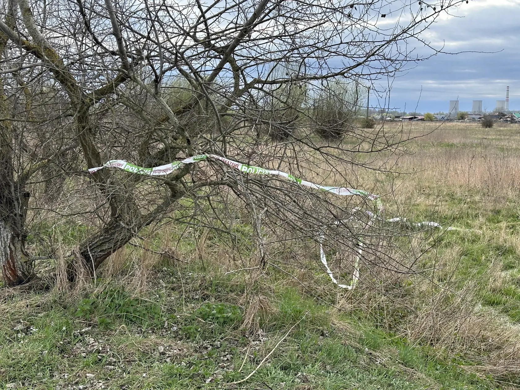 Polícia si na pomoc privolala hasičov, ktorí sa na ťažšie dostupné miesto dostali na štvorkolke.