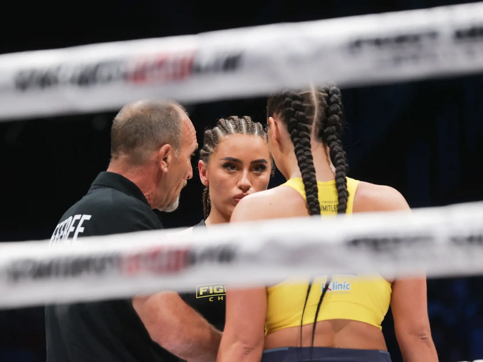 Lenka Tejbusová sa v ringu Fight Night Challenge pobila s ,,Kollárovou" Pimpinočkou. Pimpa vyhrala.