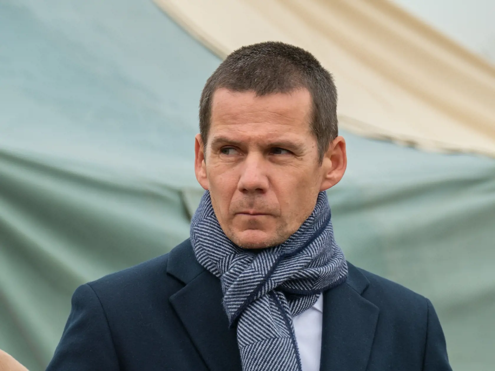 Na snímke prezident Policajného zboru SR Štefan Hamran počas tlačovej konferencie zástupcov Ministerstva vnútra SR k problematike nelegálnej migrácie, 10. novembra 2022 pred stanovým mestečkom v Kútoch.