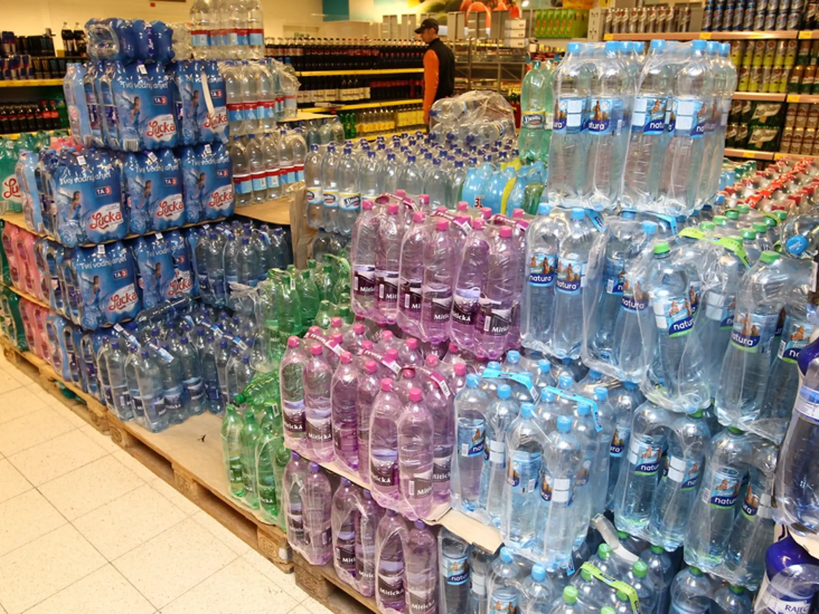 Nealkoholické nápoje, ako napríklad džúsy, minerálky či ochutené malinovky zdraželi o 14,9 %.