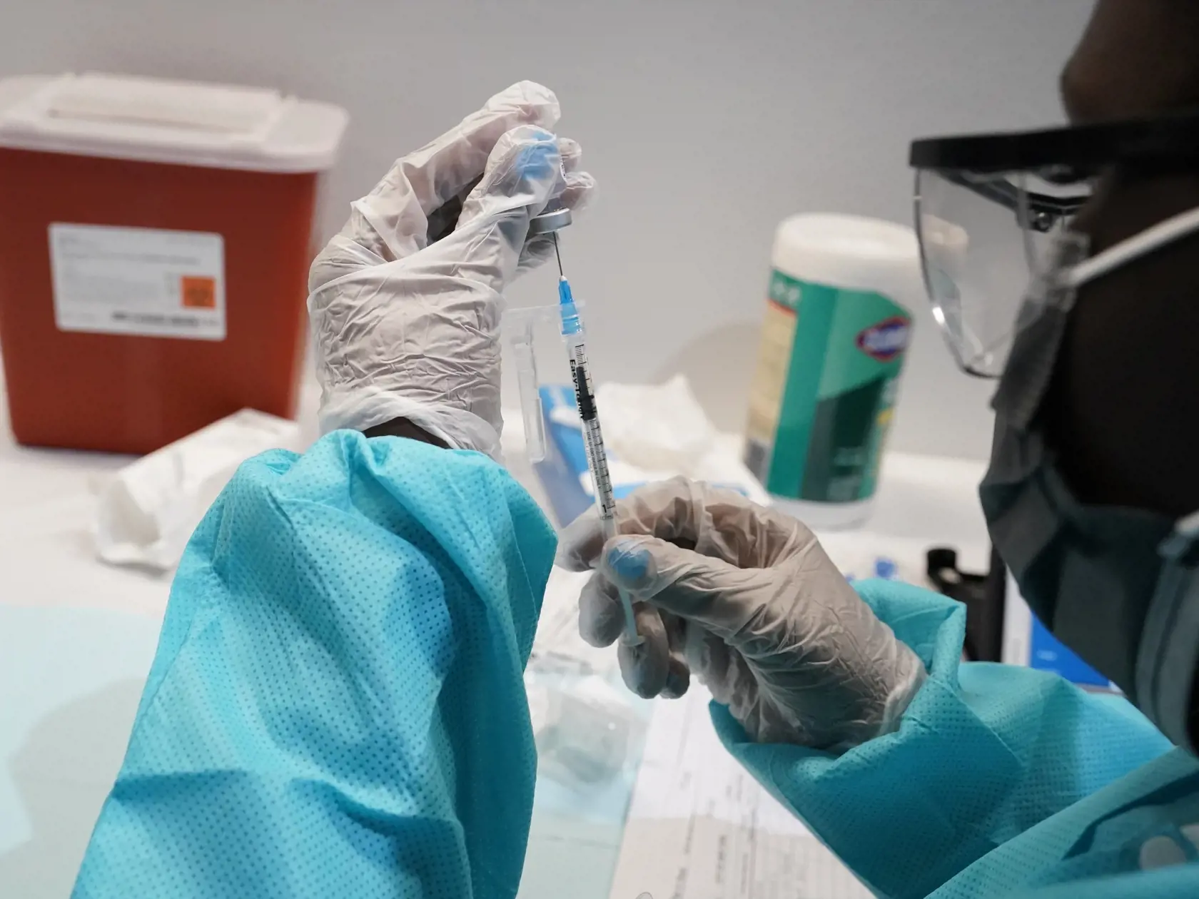 Na vakcínu sa dnes už nemusíte hlásiť cez registračný formulár. Stačí prísť do nemocnice, kde sa očkuje.