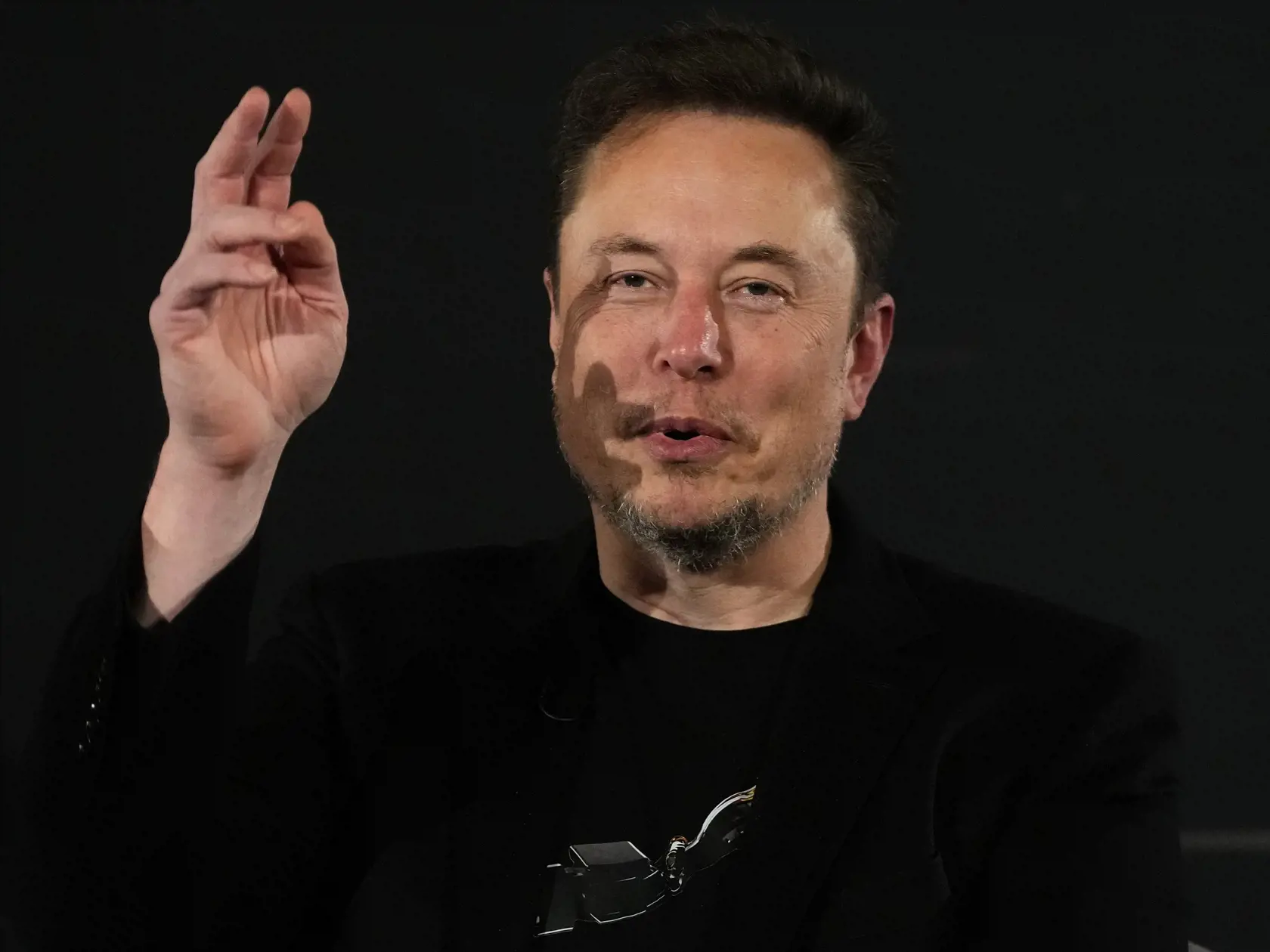 Musk a Trump majú debatovať naživo o 20.00 h washingtonského času (2.00 h SELČ). Rozhovor má byť bez scenára a jeho témy sú neobmedzené. Musk používateľov platformy X požiadal, aby zasielali svoje otázky. "Zábava je zaručená," napísal na X.