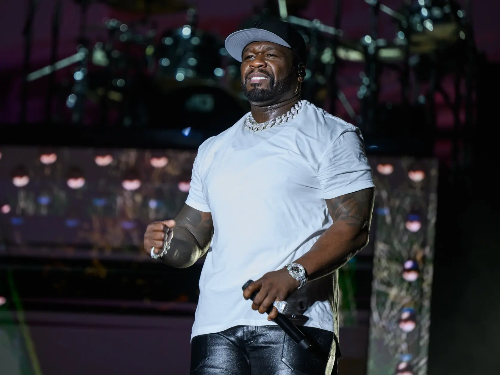 Na snímke americký raper 50 Cent počas prvého dňa 3. ročníka Lovestream festivalu na starom letisku vo Vajnoroch v piatok