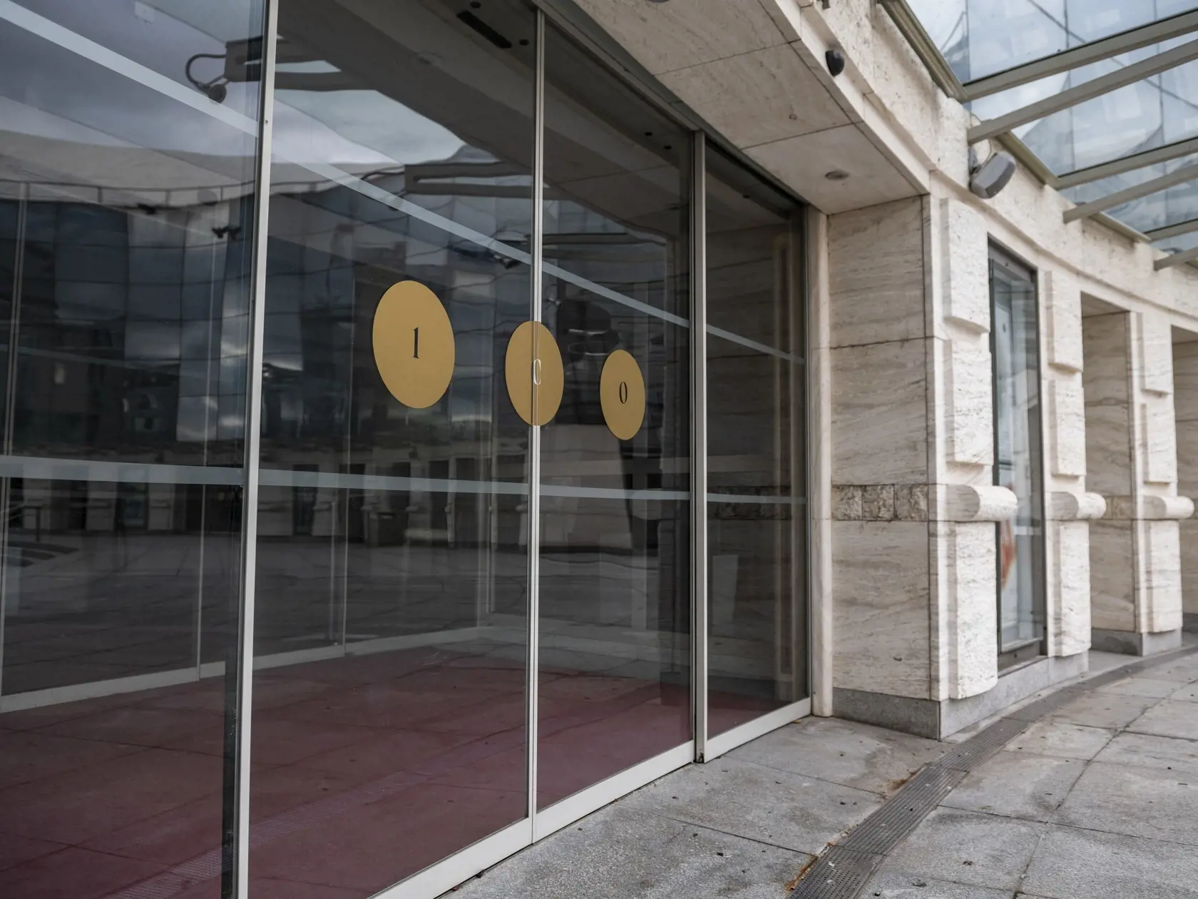 Slovenské národné divadlo museli kvôli opatreniam zatvoriť. Umelci môžu požiadať o odškodné.