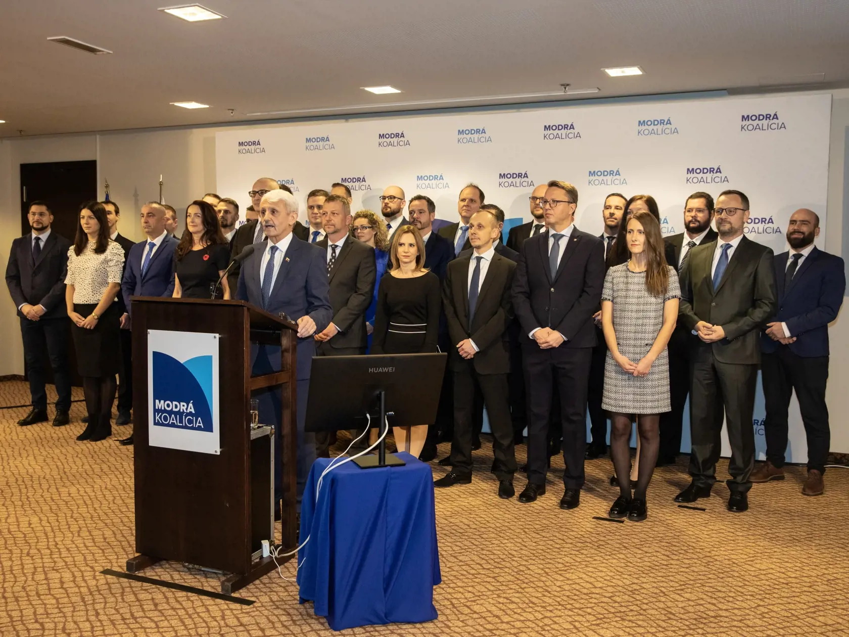 Na snímke je Mikuláš Dzurinda, ktorý predstavuje nový politický projekt s názvom Modrá koalícia na tlačovej konferencii v Bratislave.