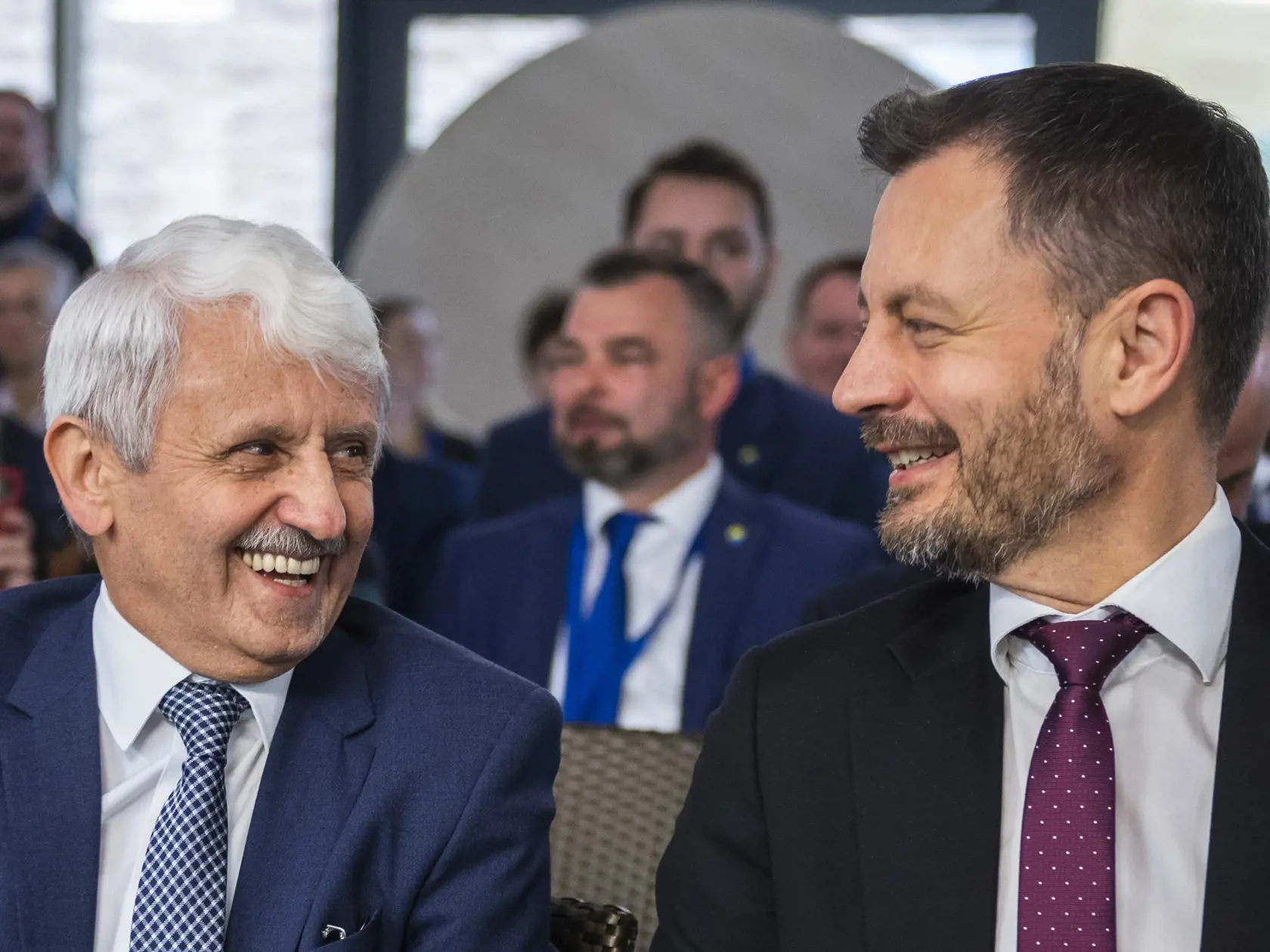 „Čaká nás rokovanie s tímom premiéra Hegera a v najbližších týždňoch chystáme snem strany, na ktorom by sme mohli sfinalizovať podobu nášho zapojenia do spoločného projektu,“ uviedol na sociálnej sieti Kollár.