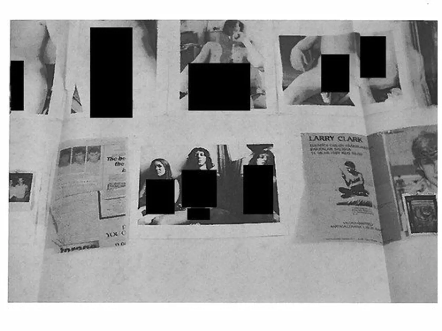 Fotografie a knihy obsahovali najmä detskú nahotu.