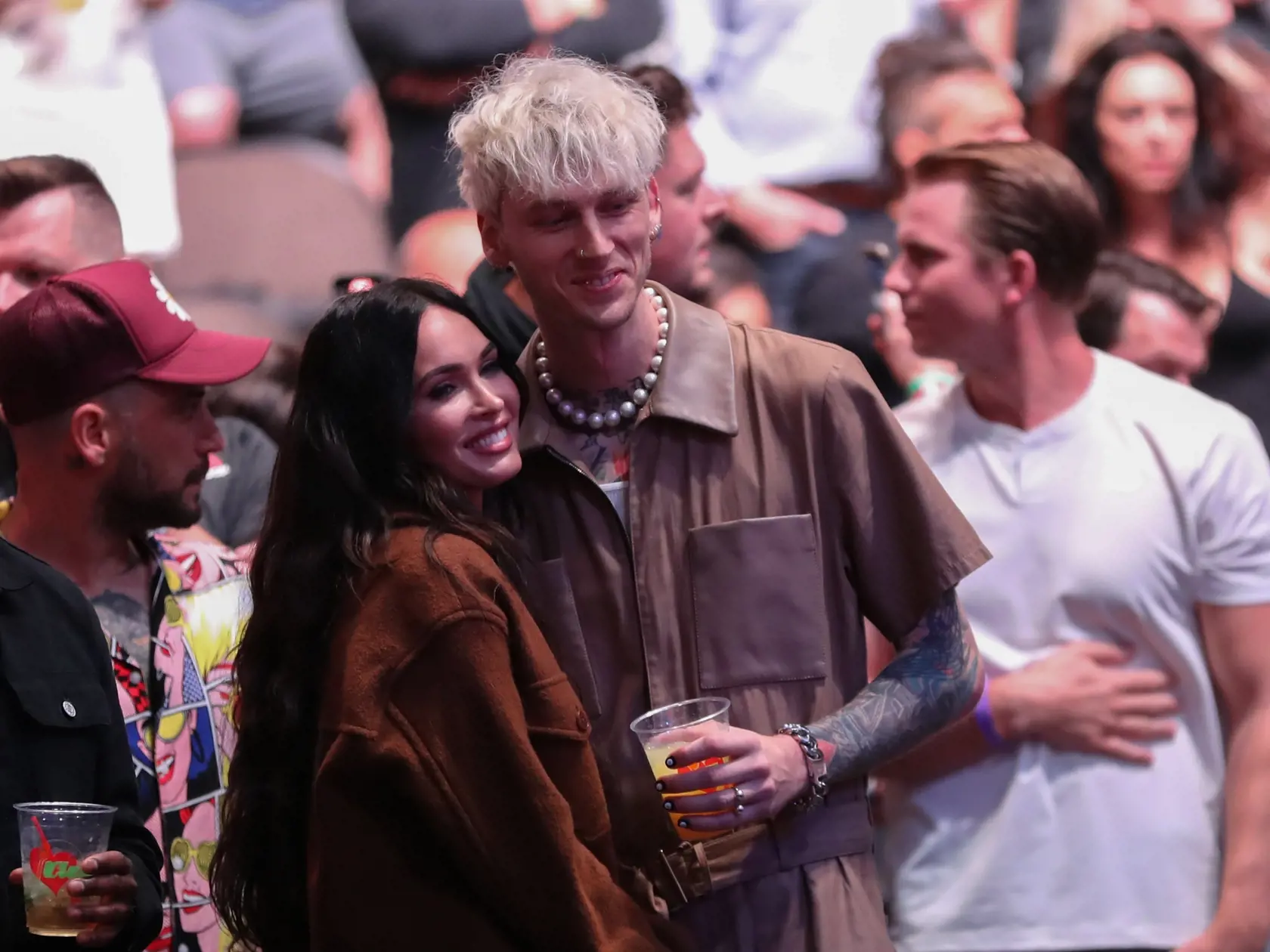 Megan Fox a Machine Gun Kelly sa zasnúbili.
