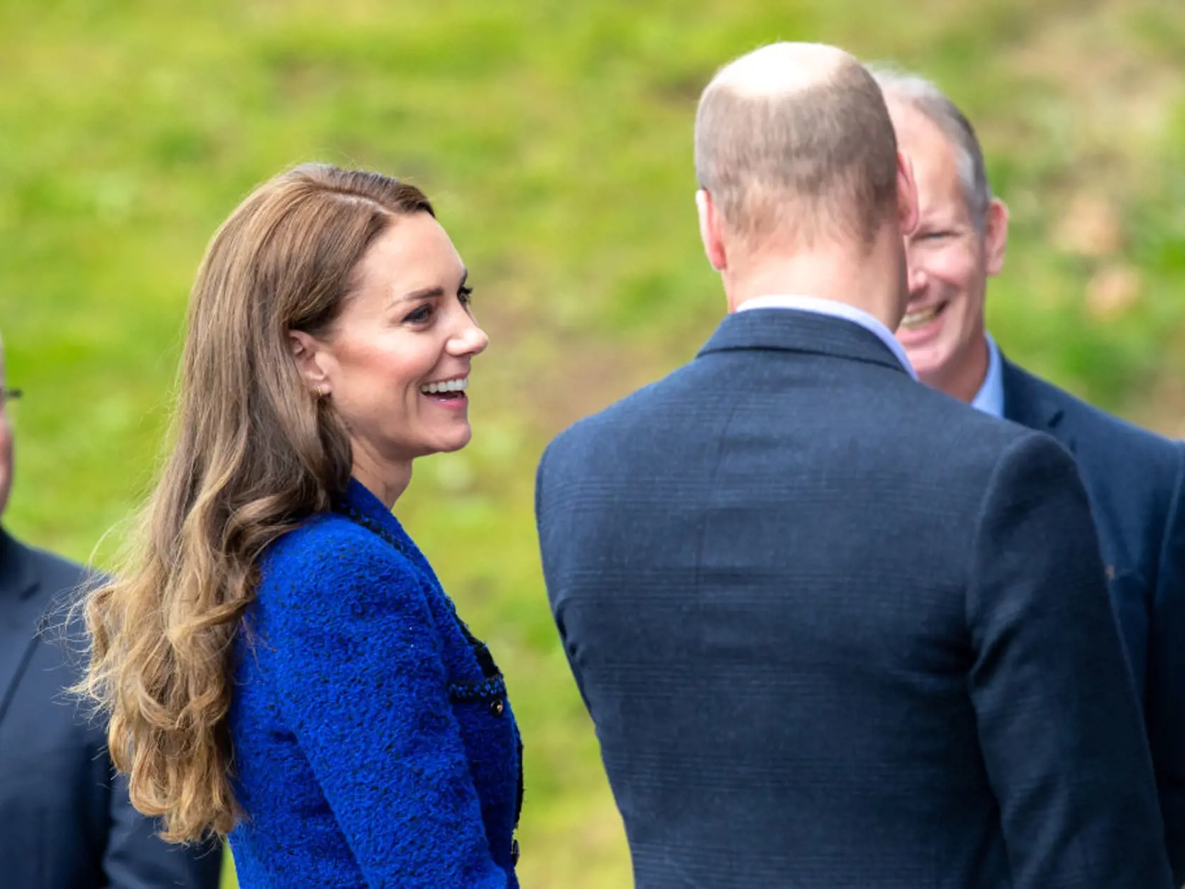 Princezná Kate žiarila v modrom tvídovom saku.