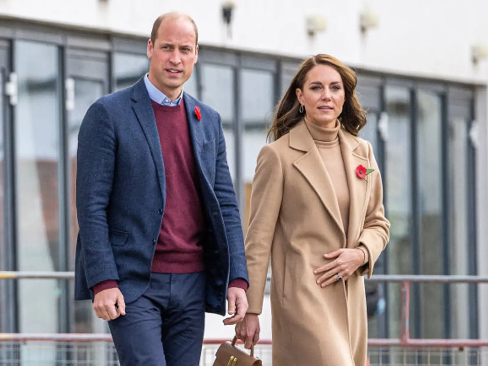 Princezná Kate oslnila v elegantnom outfite v prírodných tónoch.