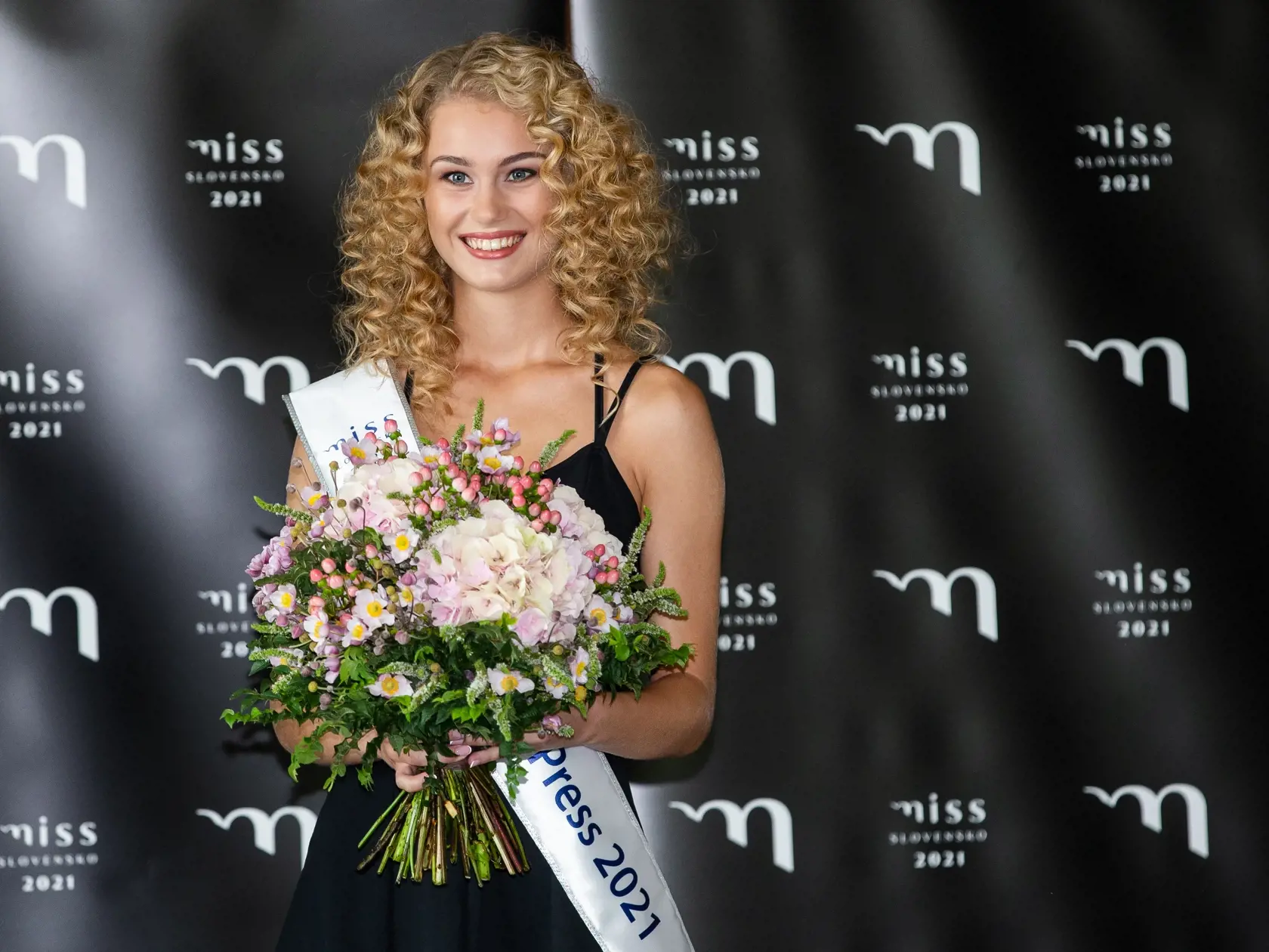 Predstavenie finálovej dvanástky súťažiacich o titul "Miss Slovensko 2021" v Bratislave. Na snímke Miss Press Júlia Ivanová.