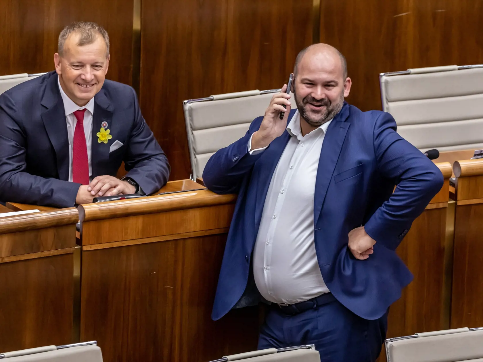 Na snímke je Boris Kollár a Peter Pčolinský počas 65. schôdze parlamentu. 
