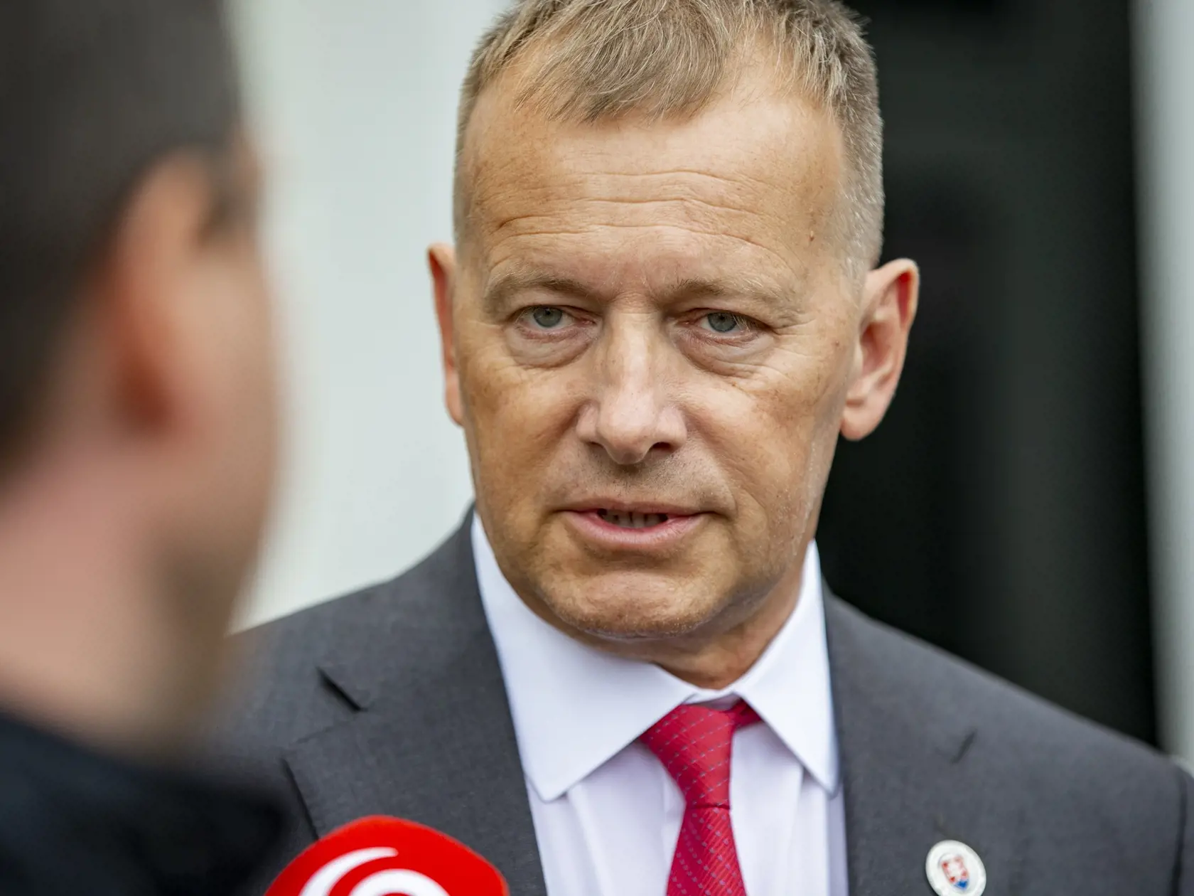 „Niet sa prečo domnievať, že Boris Kollár nebude drahou nevestou tam, kde si tú drahú nevestu dokážu dobre kúpiť. Robert Fico bude zas určite veľmi štedrý ženích,“ konštatoval politológ. Podotkol, že aj v tomto prípade sa ukazuje, že Kollár je obchodník a vyjednávač.