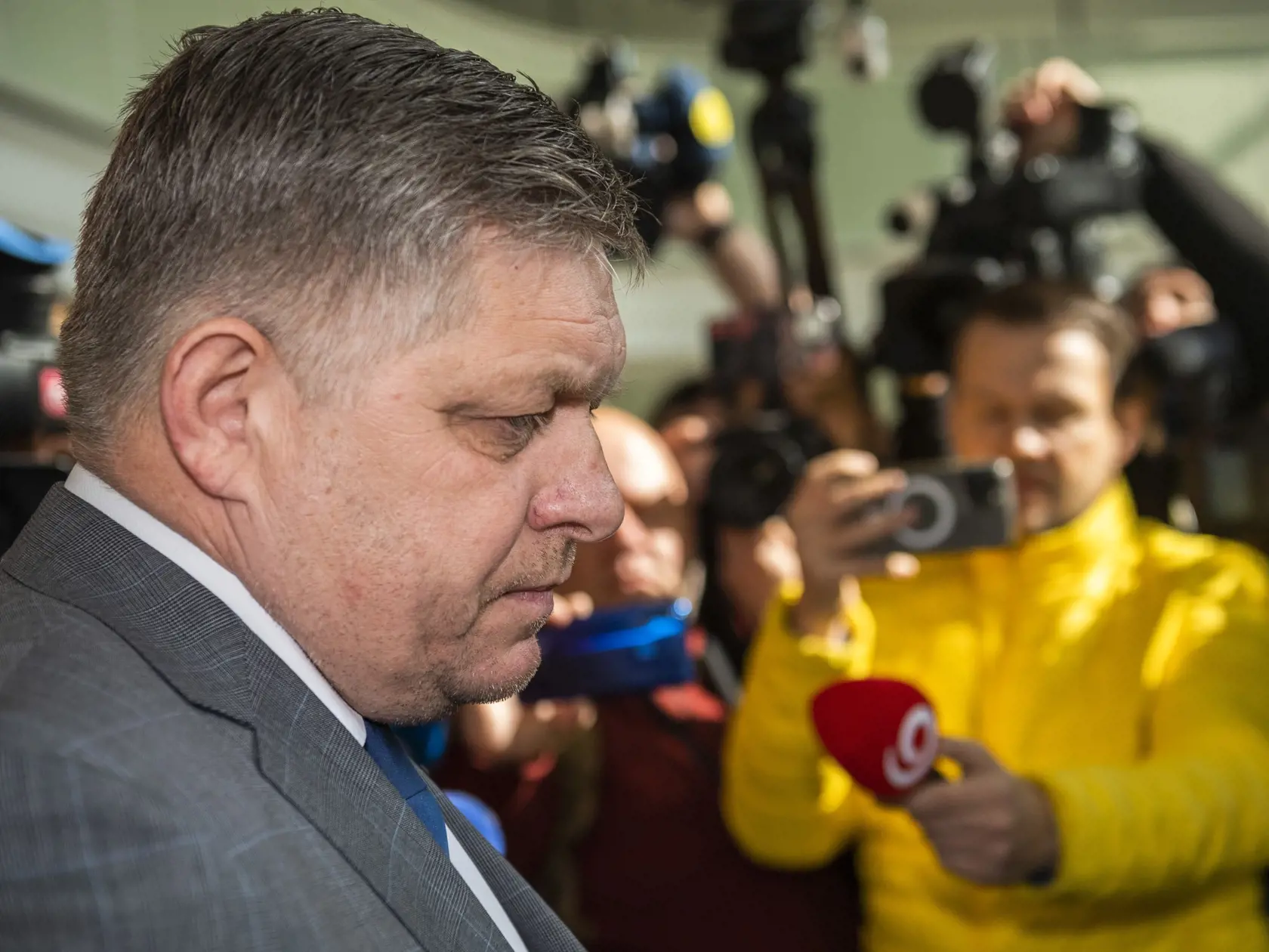 Expremiér a líder Smeru-SD Robert Fico prišiel vypovedať na Prezídium PZ 26. apríla 2022 v Bratislave.