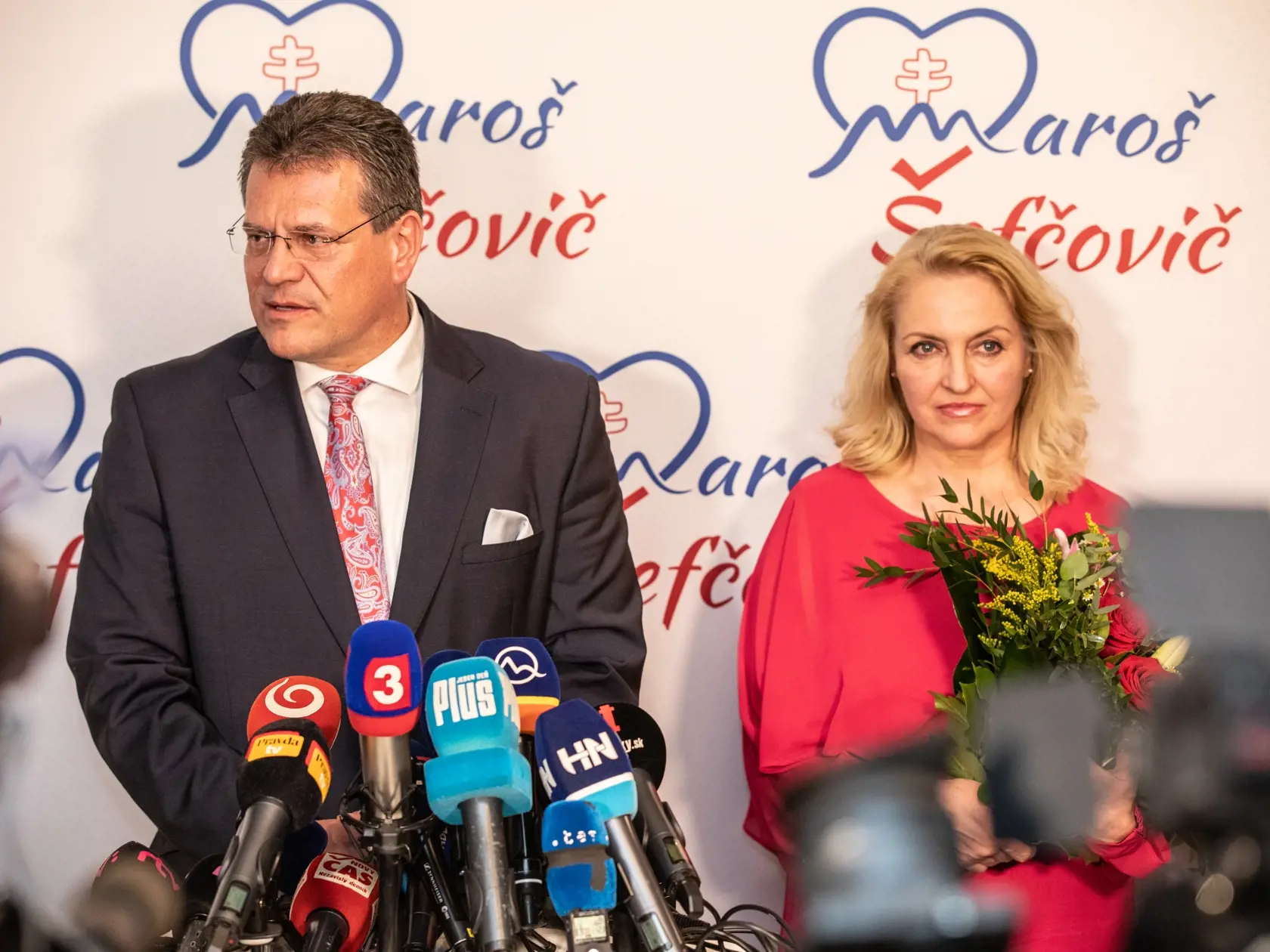 Volebná noc v centrále Maroša Šefčoviča
