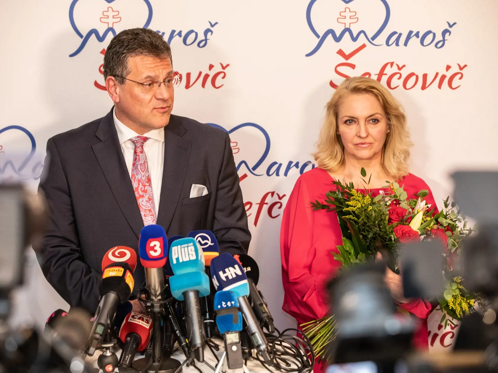 Volebná noc v centrále Maroša Šefčoviča 