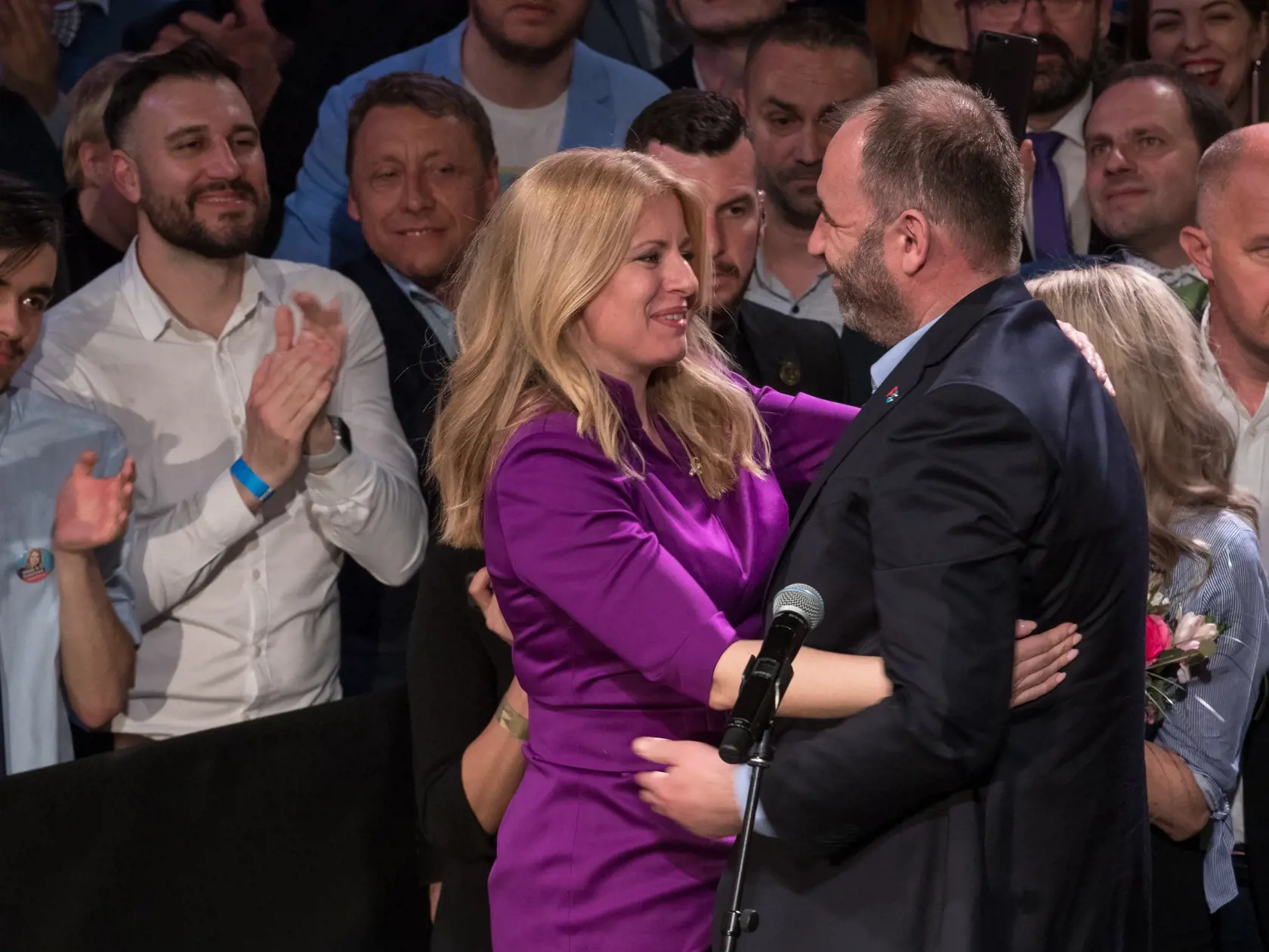 Kandidátka na post prezidenta Slovenskej republiky Zuzana Čaputová, prichádza počas druhého kola do svojej volebnej centrály v bratislavskej Starej tržnici po ohlásení predbežných výsledkov, aby v kruhu priateľov a médii oslávila svoje víťazstvo.