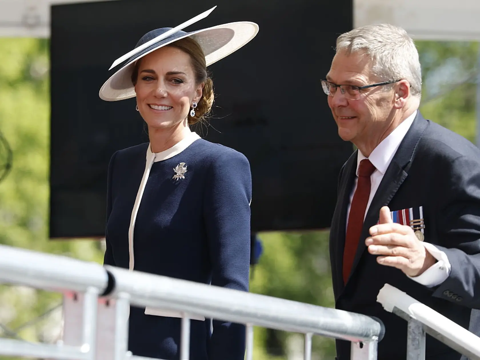 Princezná Kate zaujala v námorníckej modrej.