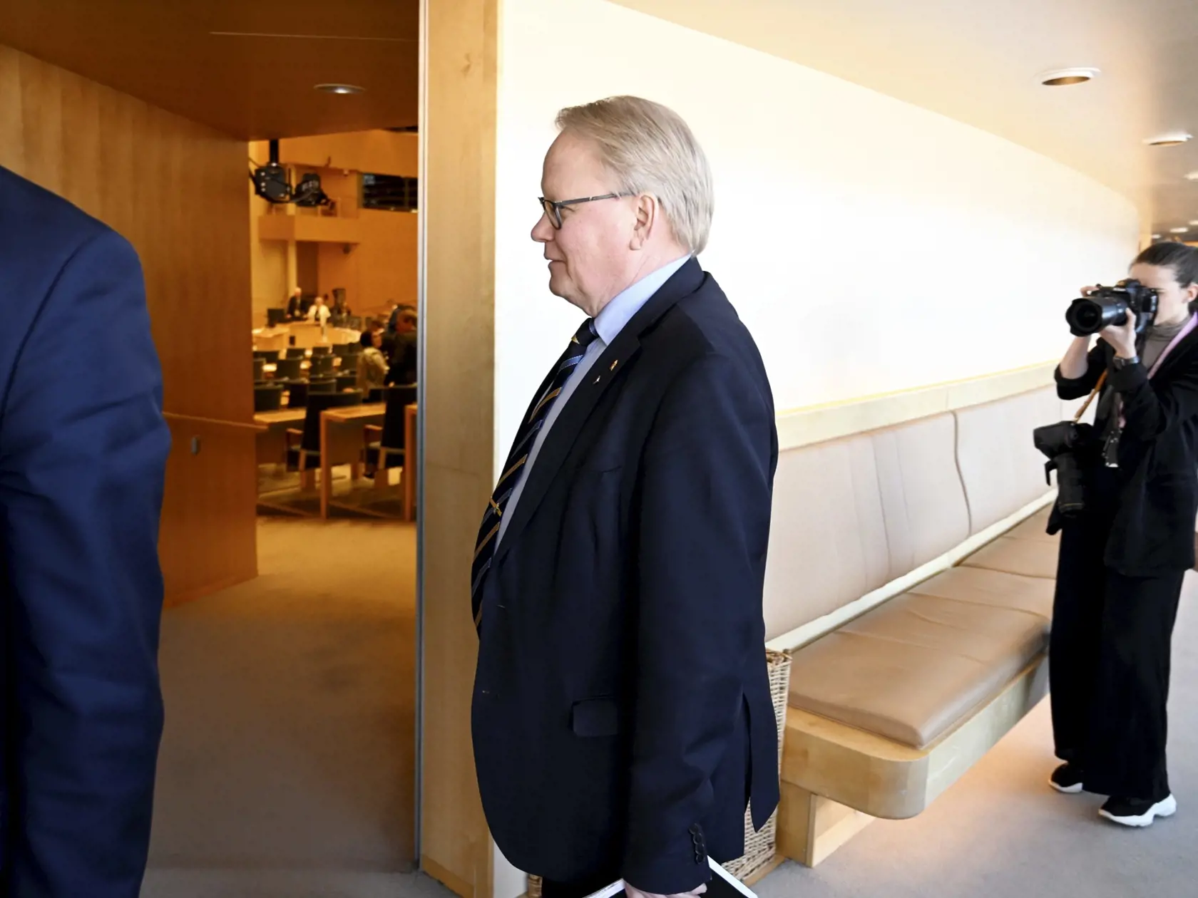 JB 41 Stockholm - Švédsky minister obrany Peter Hultqvist prichádza do parlamentu v Stockholme 16. mája 2022. Poslanci švédskeho parlamentu budú diskutovať o rozhodnutí vlády podať žiadosť o členstvo v NATO. FOTO TASR/AP

Sweden's Defense Minister Peter Hultqvist arrives for the parliamentary debate on the Swedish application for NATO membership, in Stockholm, Monday, May 16, 2022. Sweden's lawmakers debate about applying for NATO membership, paving the way for a historic expansion of the allian