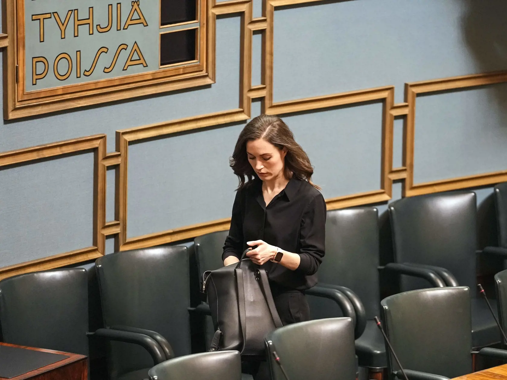 JB 24 Helsinki - Fínska premiérka Sanna Marinová prichádza do parlamentu v Helsinkách 16. mája 2022. Poslanci fínskeho parlamentu budú diskutovať o rozhodnutí vlády podať žiadosť o členstvo v NATO. FOTO TASR/AP

Prime Minister of Finland Sanna Marin arrives at the Finnish parliament in Helsinki, Finland, Monday, May 16, 2022. Finland's lawmakers debate about rapidly applying for NATO membership, paving the way for a historic expansion of the alliance that could deal a serious blow to Russia as i