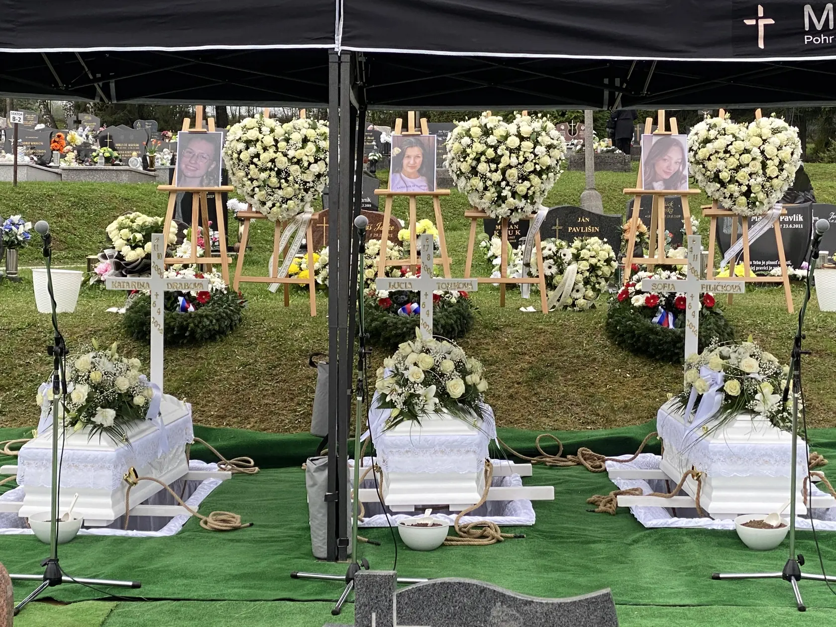 Pohreb troch obetí tragickej havárie pri Spišskej Kapitule v sobotu 6. 4. 2024.