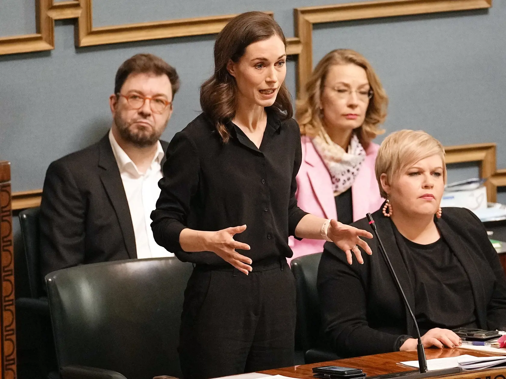 JB 43 Helsinki - Fínska premiérka Sanna Marinová počas prejavu v parlamente v Helsinkách 16. mája 2022. Poslanci fínskeho parlamentu budú diskutovať o rozhodnutí vlády podať žiadosť o členstvo v NATO. FOTO TASR/AP

Prime Minister of Finland Sanna Marin talks at the Finnish Parliament in Helsinki, Finland, Monday, May 16, 2022. Finland and Sweden have signaled their intention to join NATO over Russiaâ€™s war in Ukraine and things will move fast once they formally apply for membership in the world