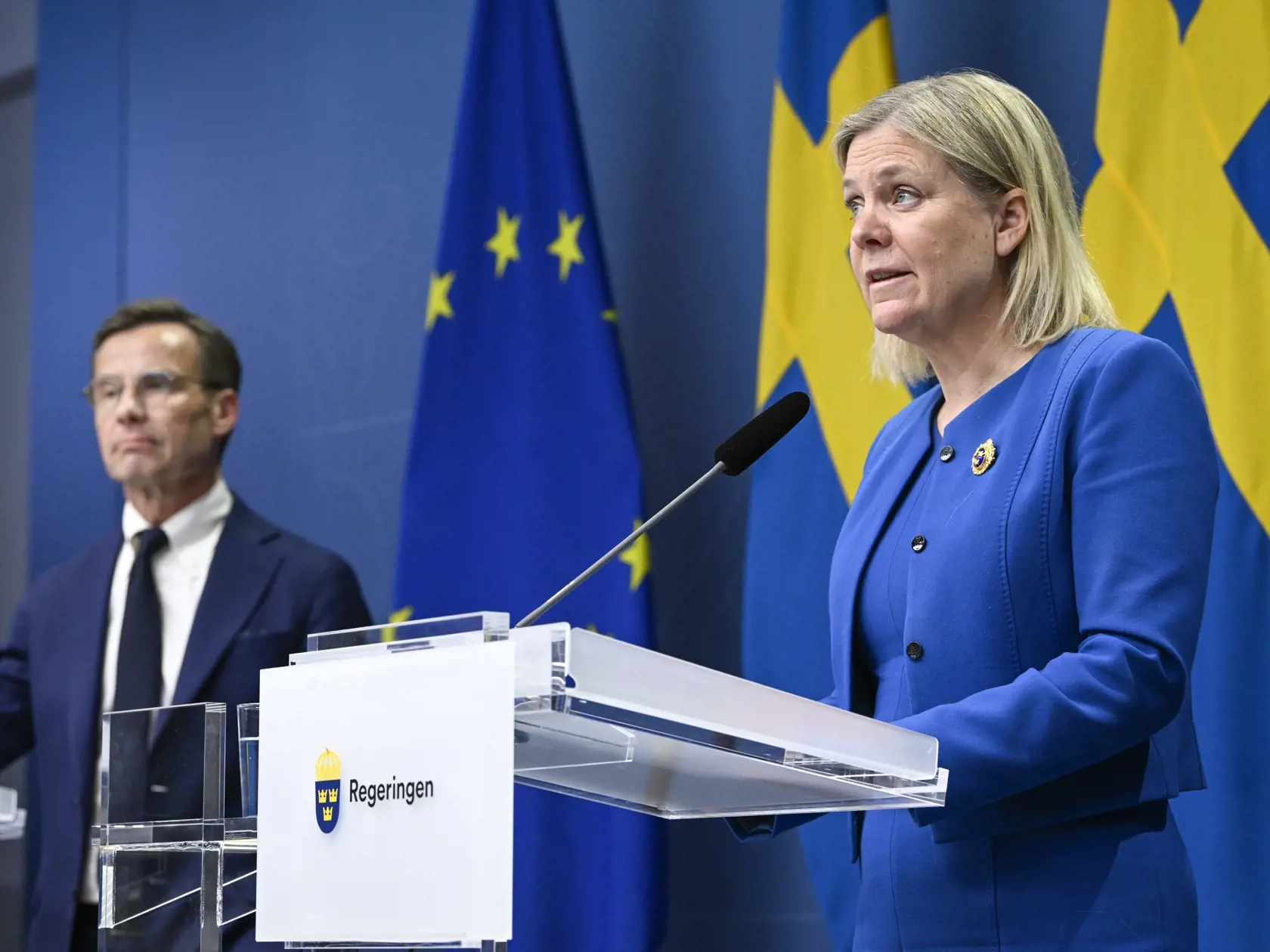 JB 50 Stockholm - Švédska premiérka Magdalena Anderssonová (vpravo) počas tlačovej konferencie po zasadnutí parlamentu v Stockholme 16. mája 2022. Švédsko oficiálne požiada o vstup do NATO, oznámila v pondelok švédska premiérka Magdalena Anderssonová. TASR o tom informuje na základe správy agentúry AFP. FOTO TASR/AP

Sweden's Prime Minister Magdalena Andersson gives a news conference in Stockholm, Sweden, Monday, May 16, 2022. Sweden's government has decided to apply for a NATO membership. (Henr
