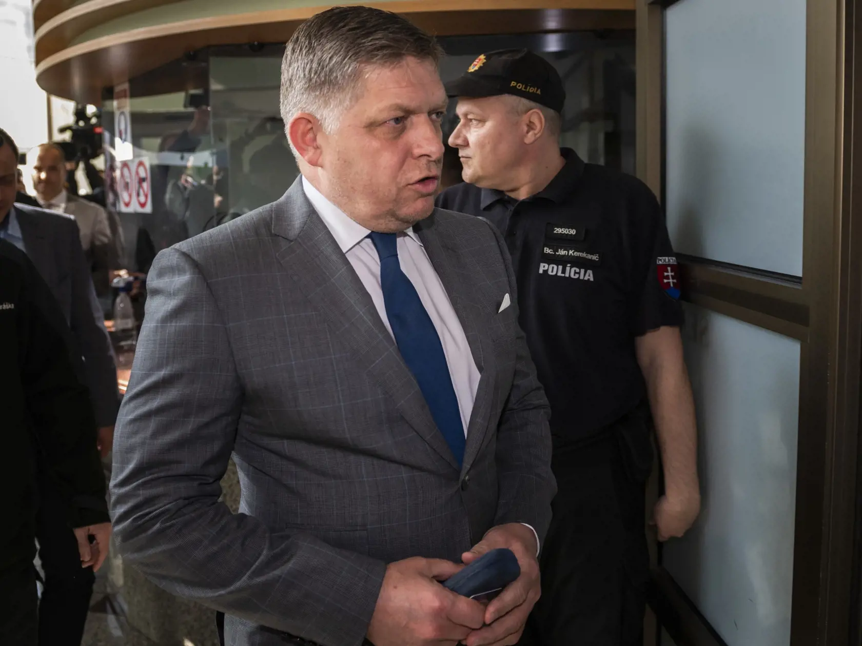 Obvinený expremiér a líder Smeru-SD Robert Fico prichádza vypovedať na Prezídium PZ 26. apríla 2022 v Bratislave. FOTO TASR - Jaroslav Novák