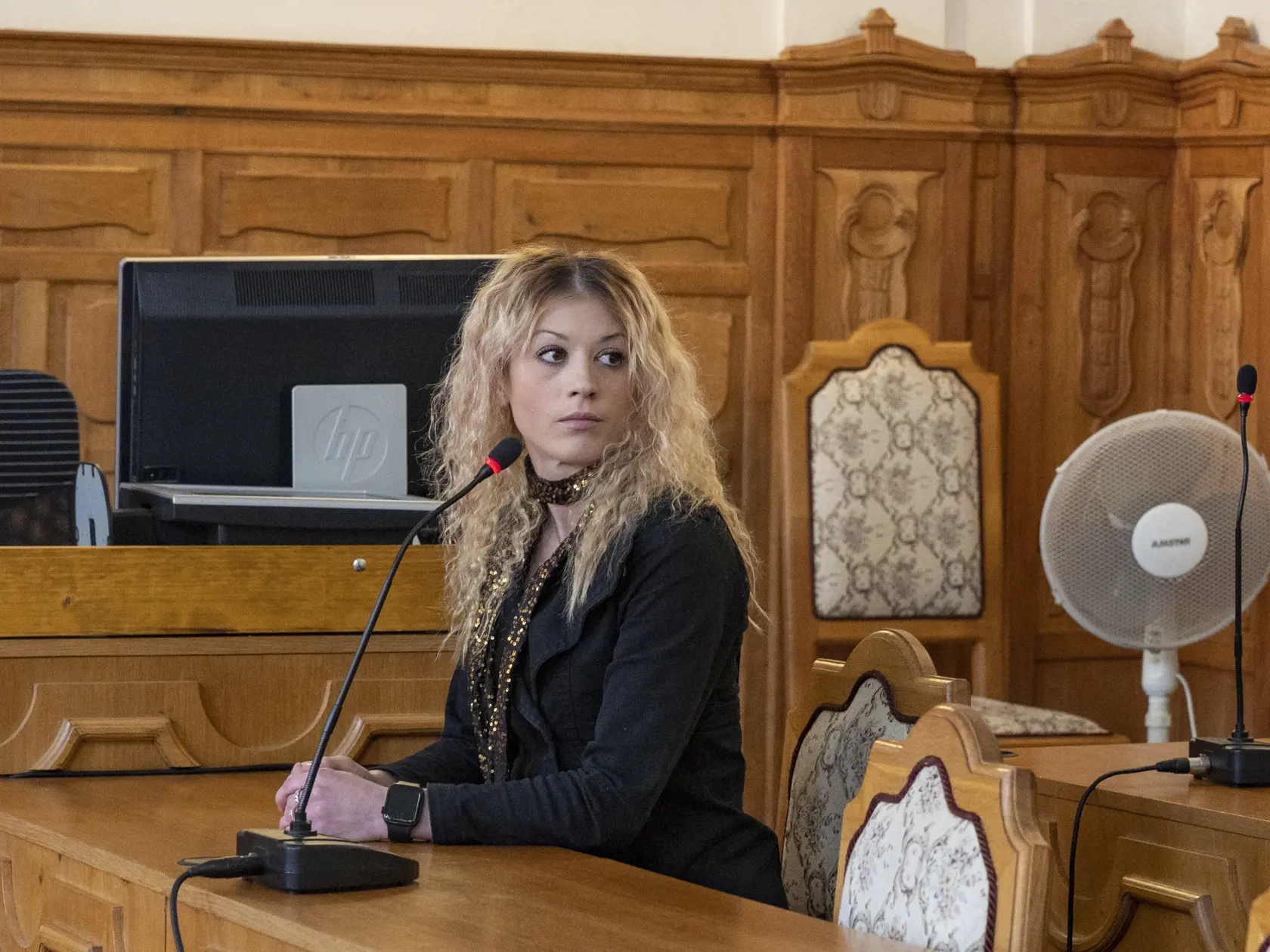 Hlavné pojednávanie na Špecializovanom trestnom súde v Banskej Bystrici vo veci Sheily Szmerekovej, ktorá je obžalovaná z podnecovania k rasovej neznášanlivosti, terorizmu a hanenia viery.