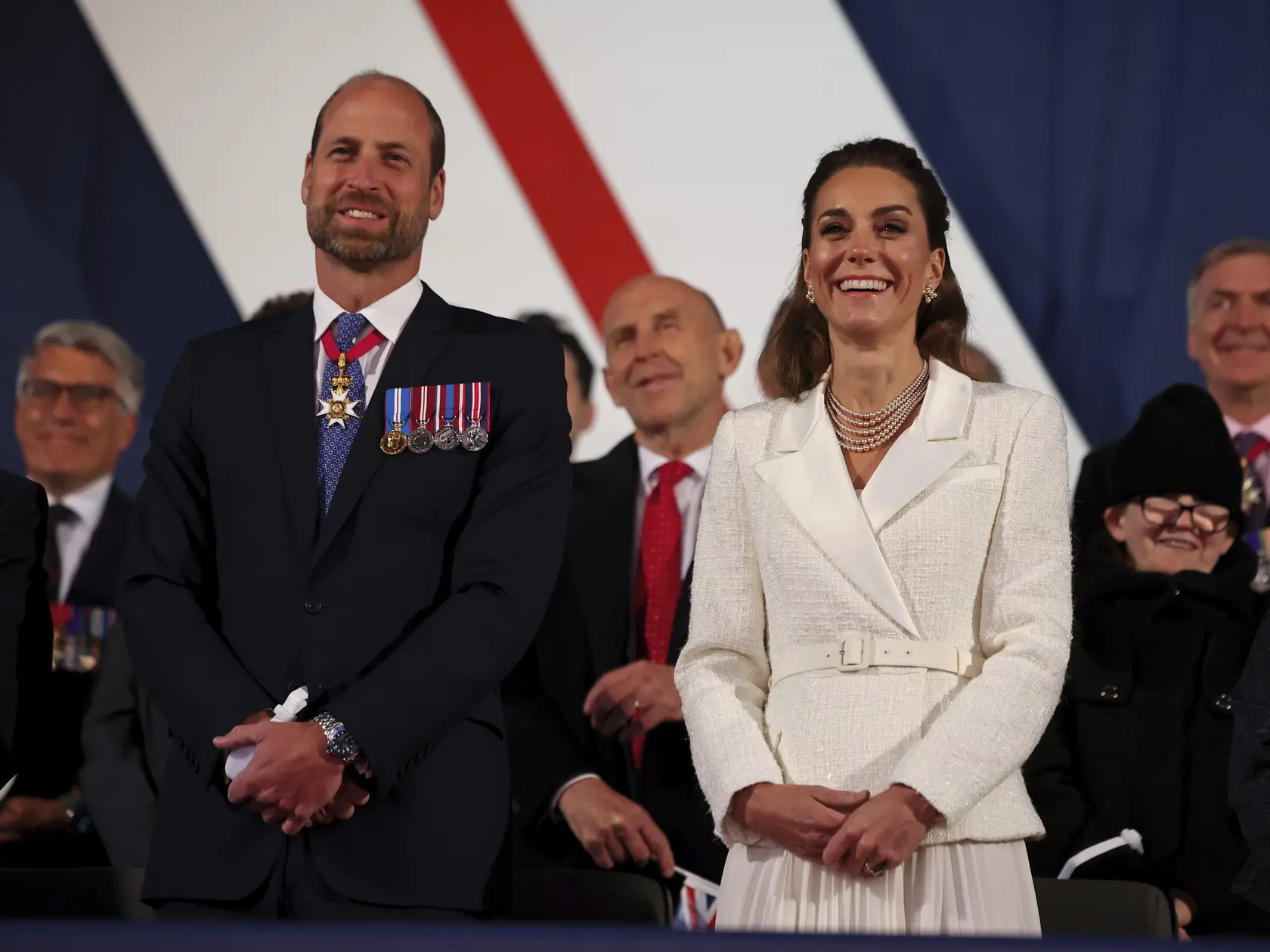 Na záberoch sa nachádza princ William s manželkou princeznou Kate.