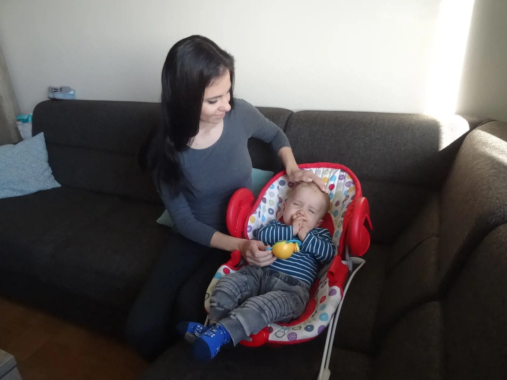 Mama Monika si želá len jedno, aby sa Alex postavil na nožičky a začal chodiť. Liek z Ameriky by túto jej túžbu splnil.