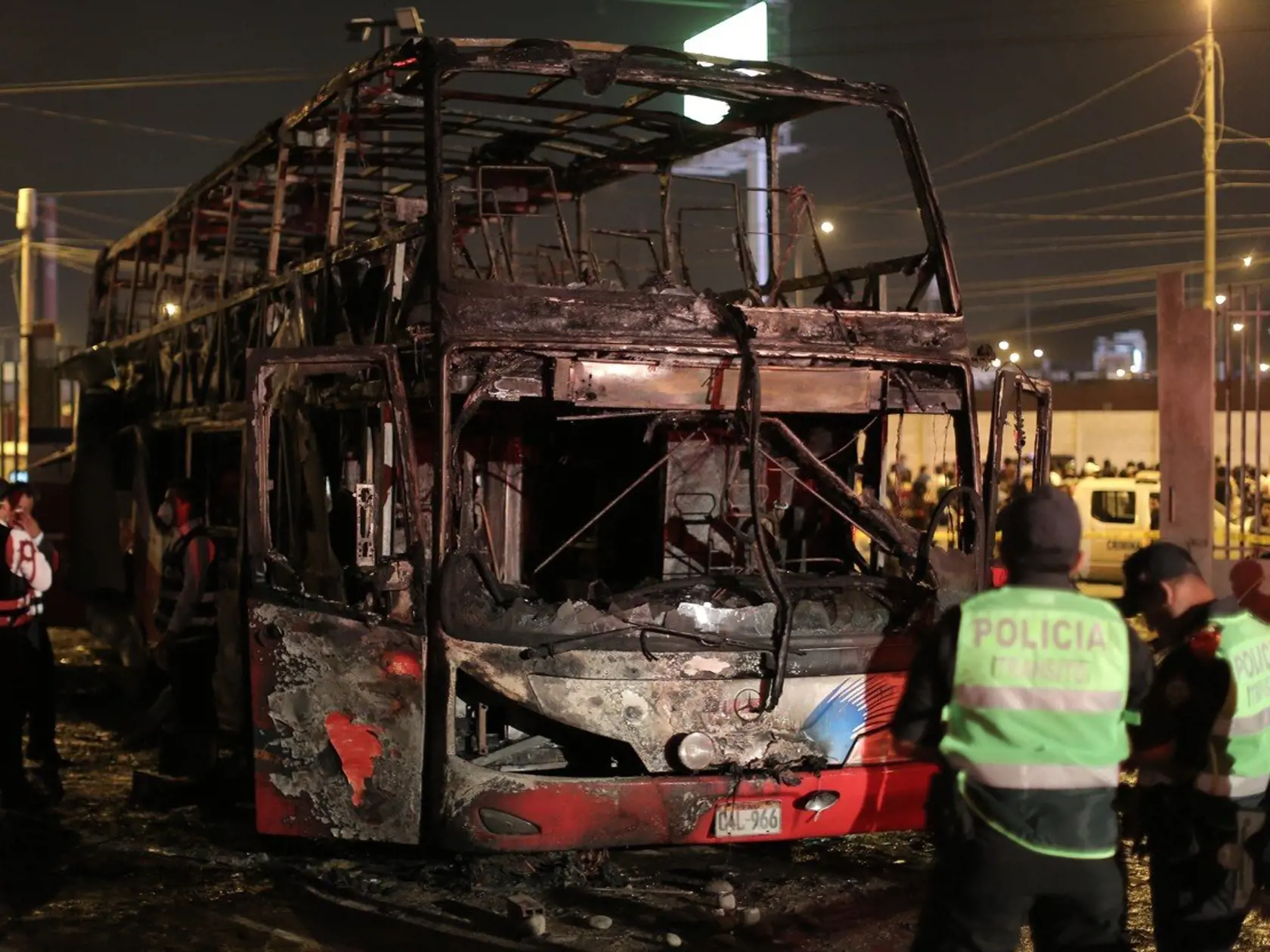 Nehoda autobusu si vyžiadala najmenej 20 životov.