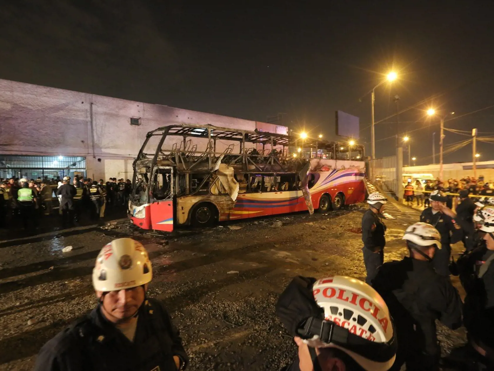 Nehoda autobusu si vyžiadala najmenej 20 životov.