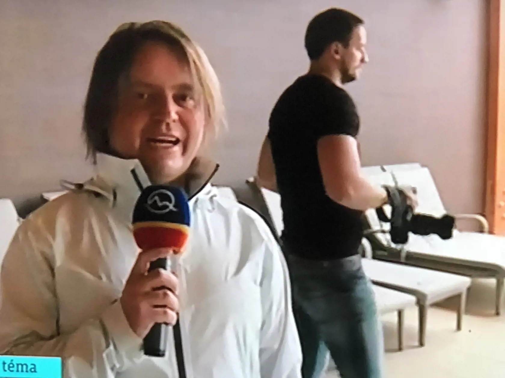 Tribula „zababušený" až po uši. Hoci bol vedľa bazén.