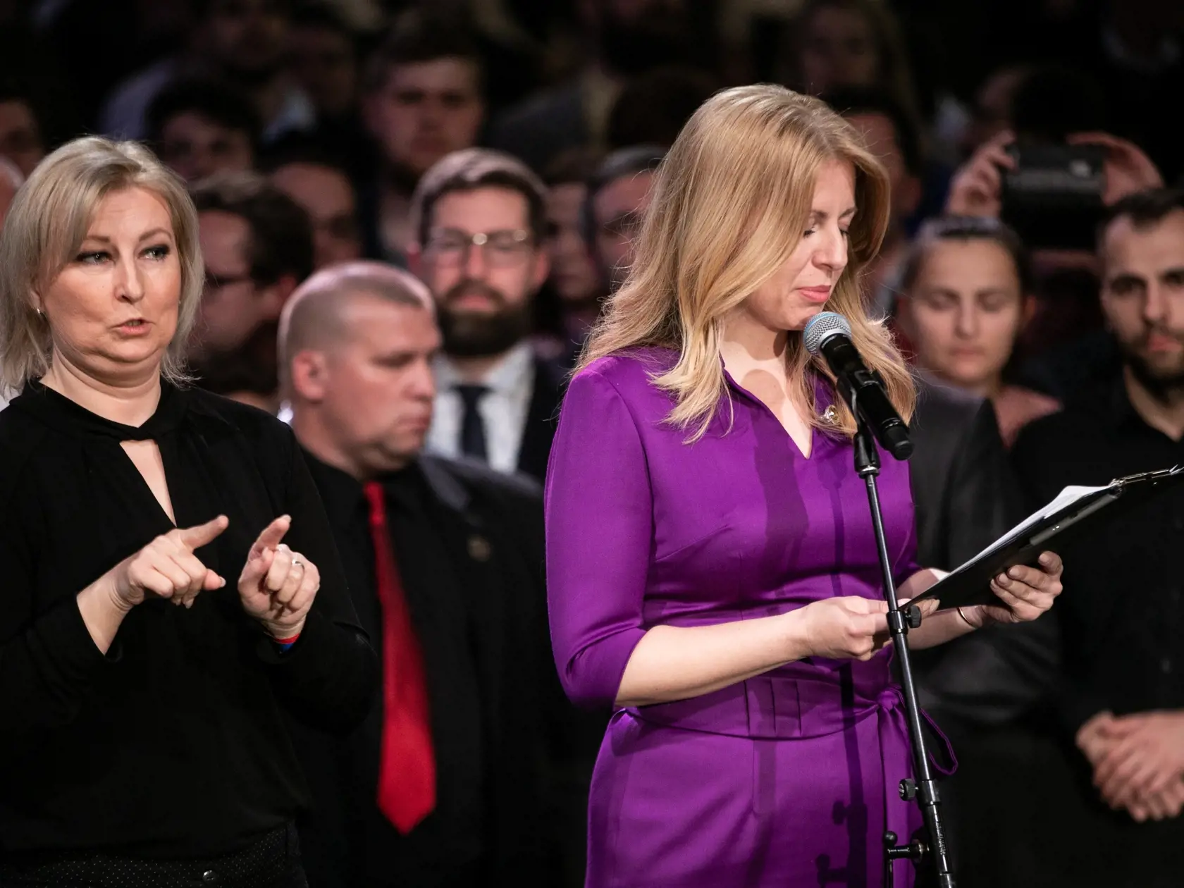 Druhé kolo prezidenskych volieb v štábe Zuzany Čaputovej na fotke Zuzana Čaputová.