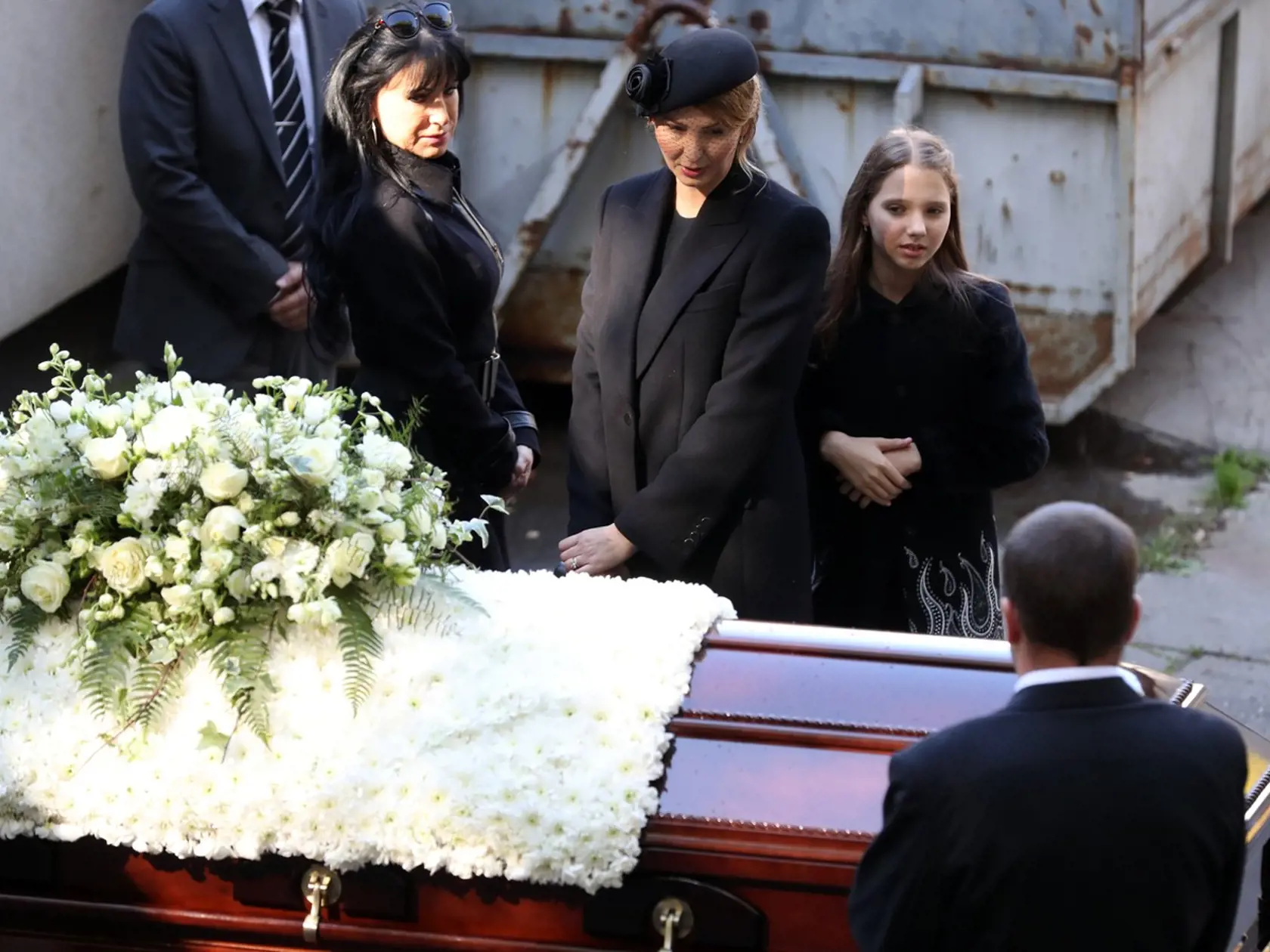Najmladšia dcéra Nelly Sofie zvládla dať posledné zbohom svojmu otcovi hrdinsky, s pokojnou tvárou a bez plaču.