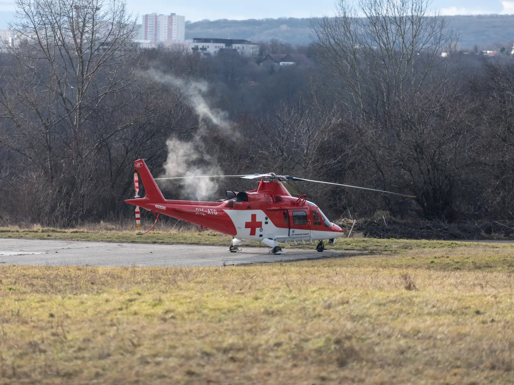 Ťažko zraneného 2-ročného chlapčeka transportoval vrtuľník na bratislavské Kramáre.