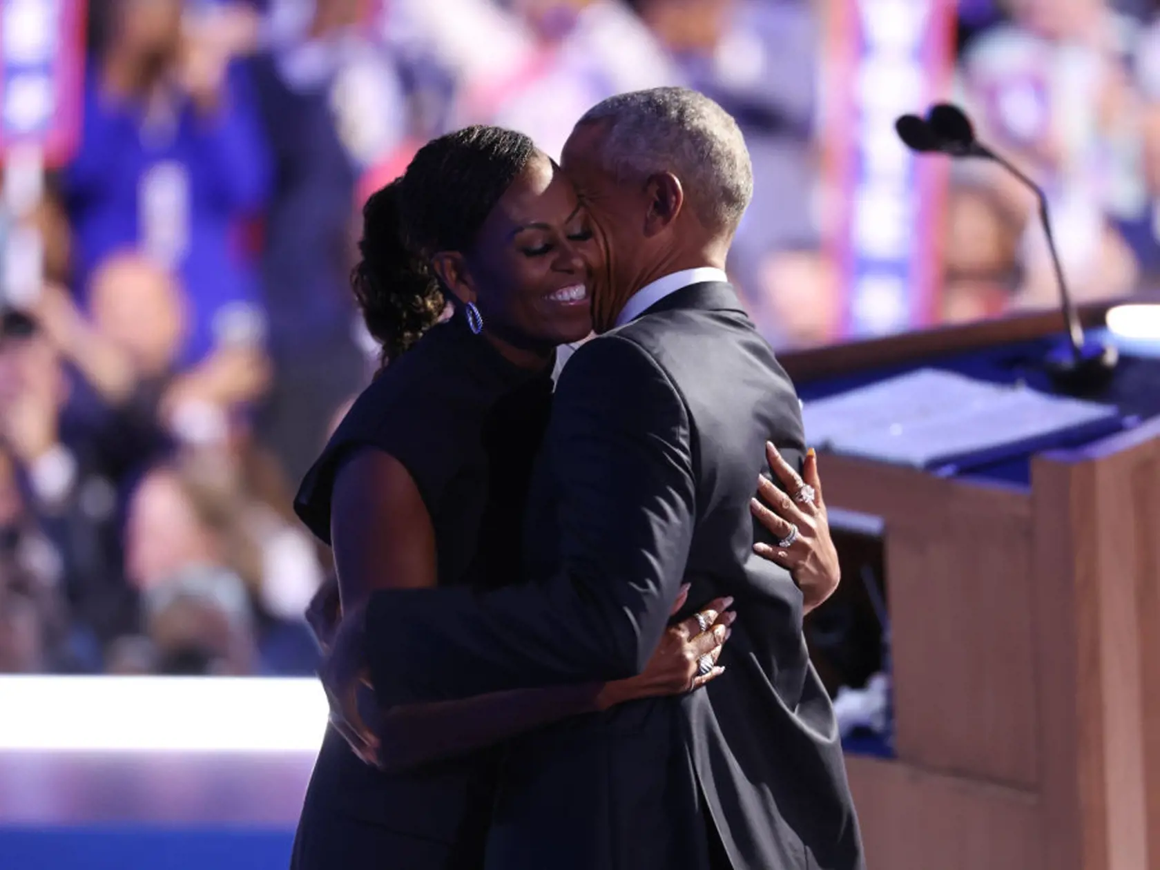 Michelle a Barack Obamovci: Šíria sa fámy, že majú nezhody. Táto foto je rok stará. 