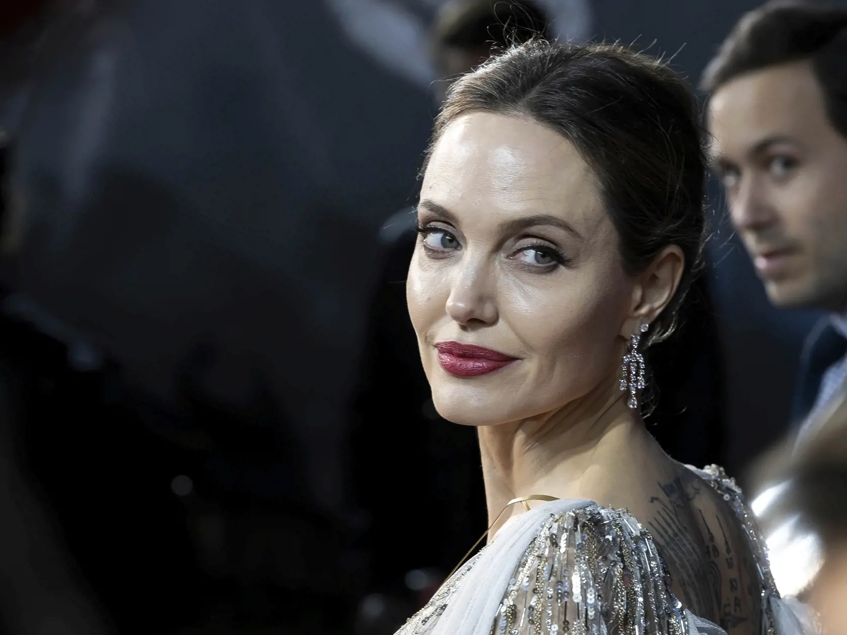 Na snímke americká herečka Angelina Jolieová prichádza na európsku premiéru filmu Vládkyňa zla 2 (Maleficent Mistress of Evil) v Londýne 9. októbra 2019. FOTO TASR/AP