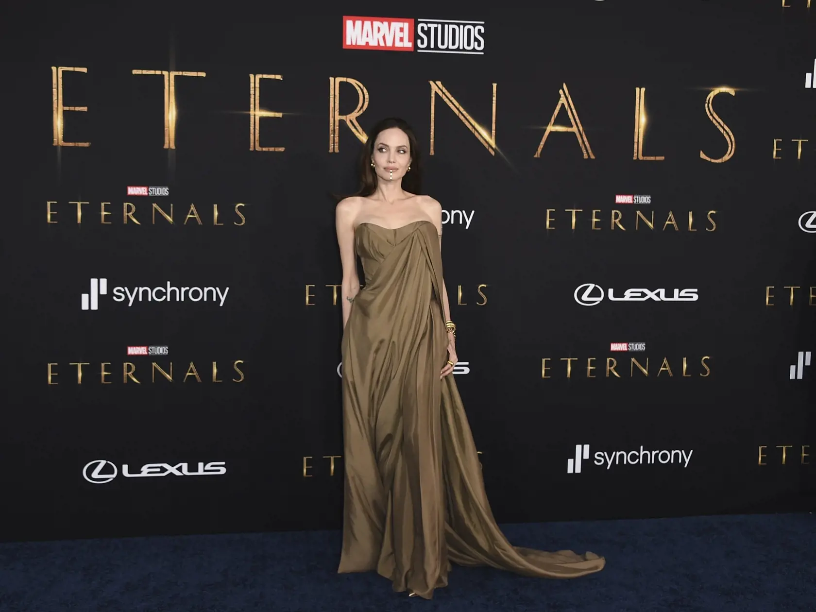 Herečka Angelina Jolie prichádza na premiéru filmu Eternals od režisérky Chloé Čao 18. októbra 2021 v Los Angeles. FOTO TASR/AP