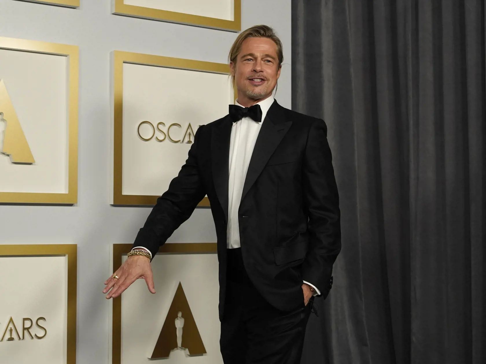 Otcom detí Angeliny Jolie je Brad Pitt, s ktorým sa rozviedli. Ich majetkové vyrovnanie sa stále ťahá.