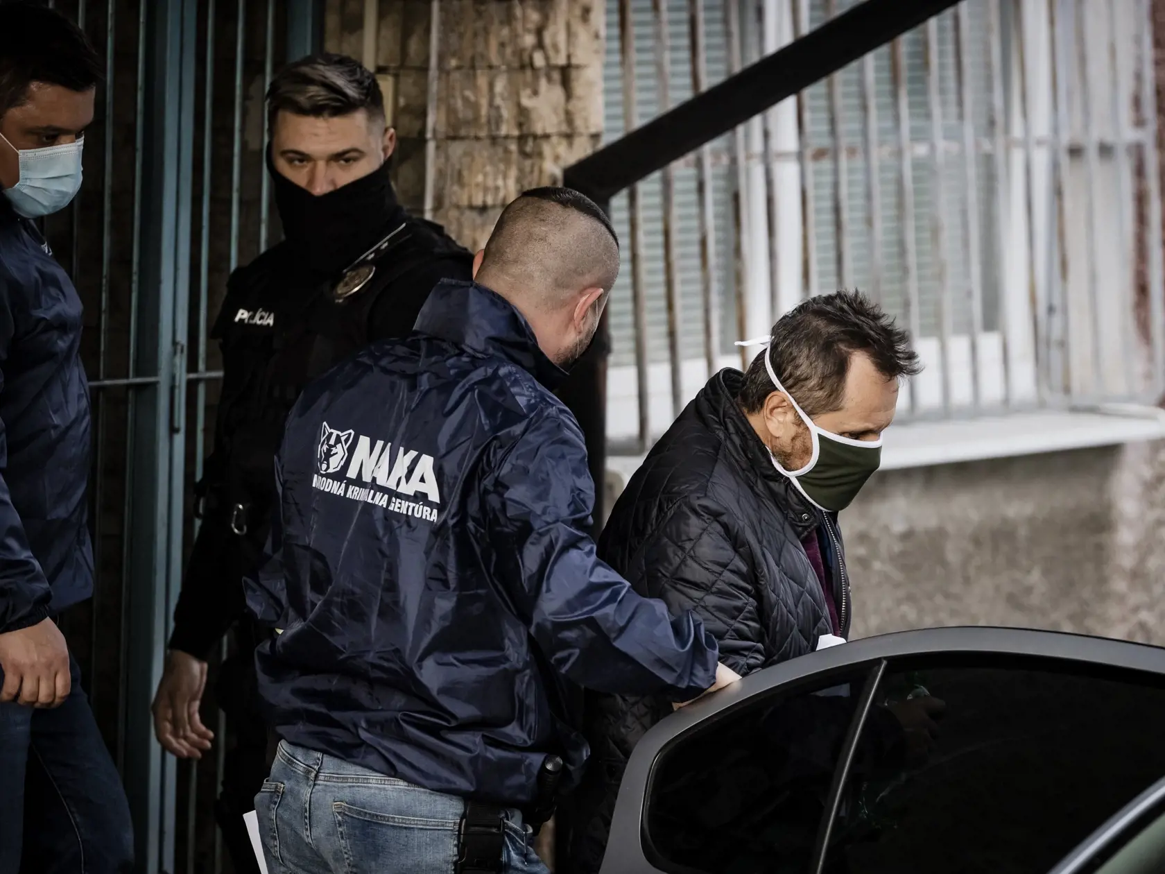 V budove Národnej kriminálnej agentúry v Nitre prebiehajú výsluchy zadržaných osôb v rámci akcie Víchrica.