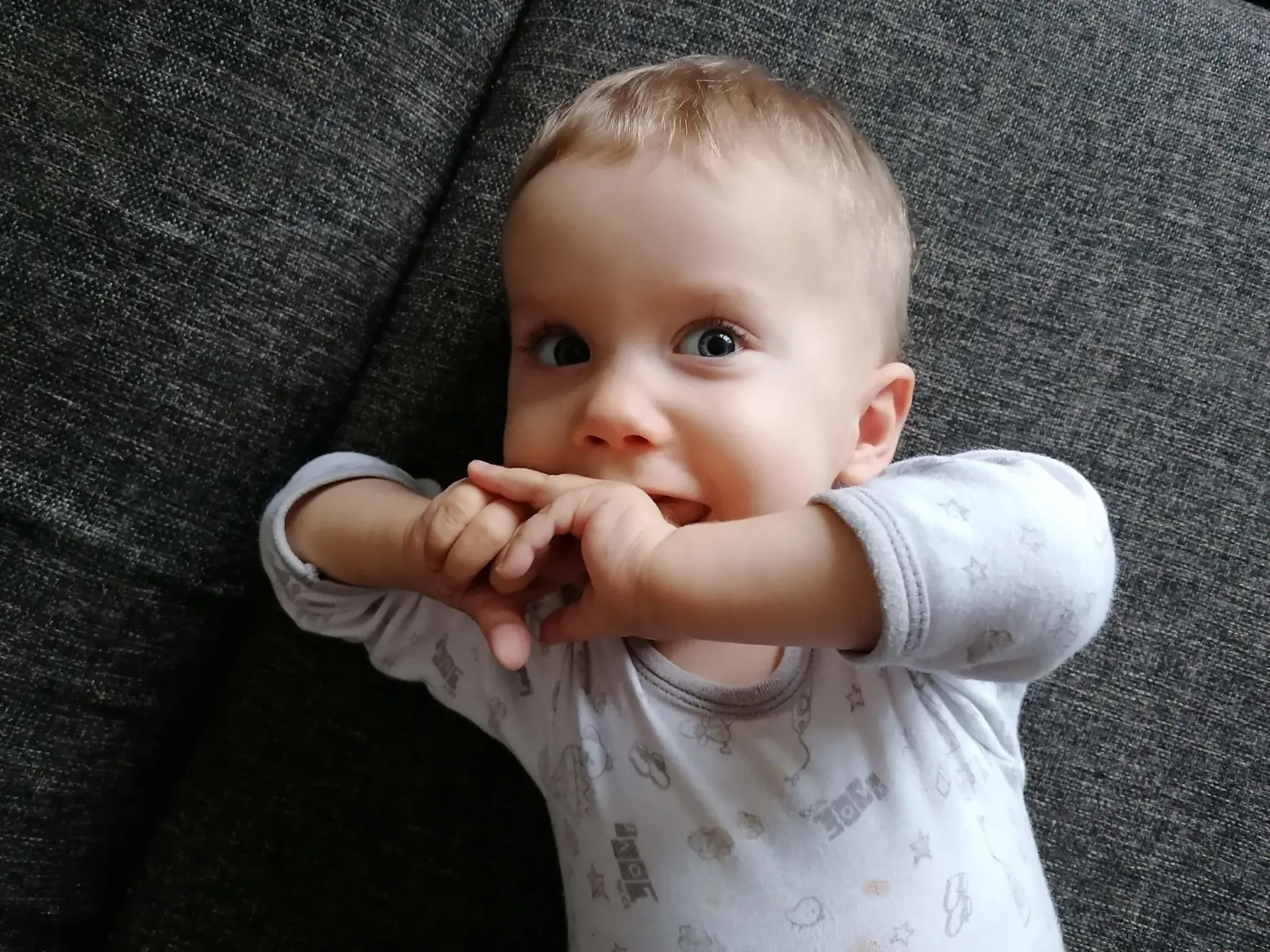 Chlapček potrebuje liek, ktorý je možné aplikovať  len do veku dvoch rokov. V prípade Alexa je to júl.