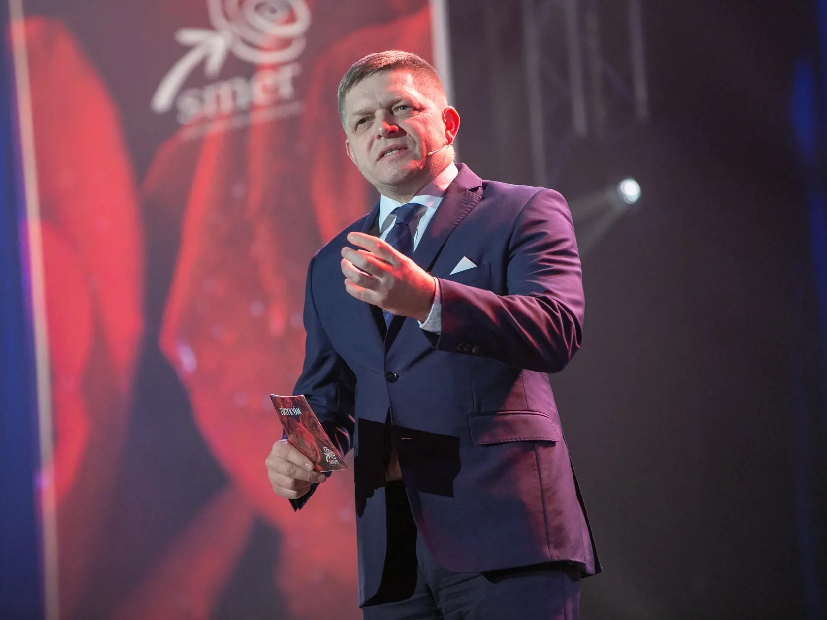 Po premiérovi Pellegrinim a ministrovi Kažimírovi vystrkuje rožky už aj verný Ficov kolega Erik Tomáš