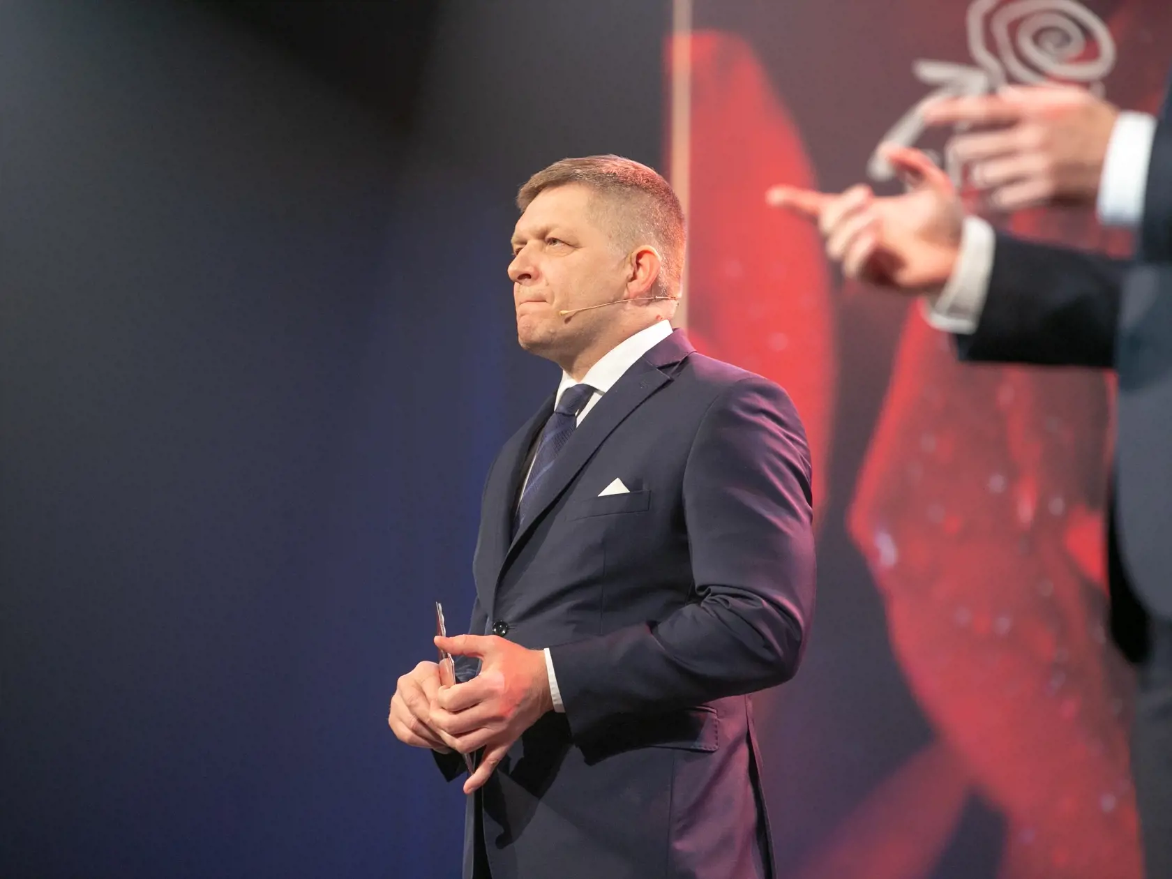 Po premiérovi Pellegrinim a ministrovi Kažimírovi vystrkuje rožky už aj verný Ficov kolega Erik Tomáš