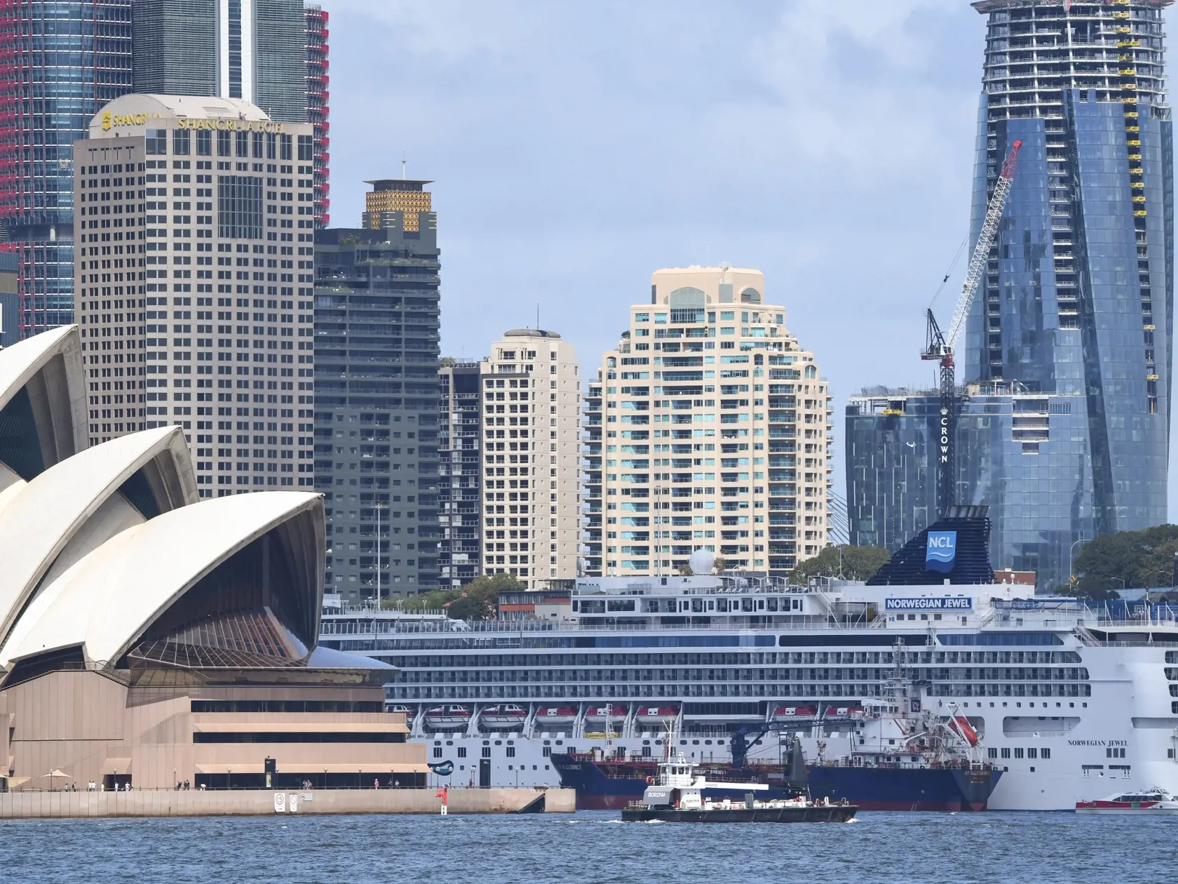 Pri austrálskom Sydney momentálne kotví ďalšia luxusná výletná loď, na ktorej sa vyskytlo podozrenie na koronavírus Covid 19.